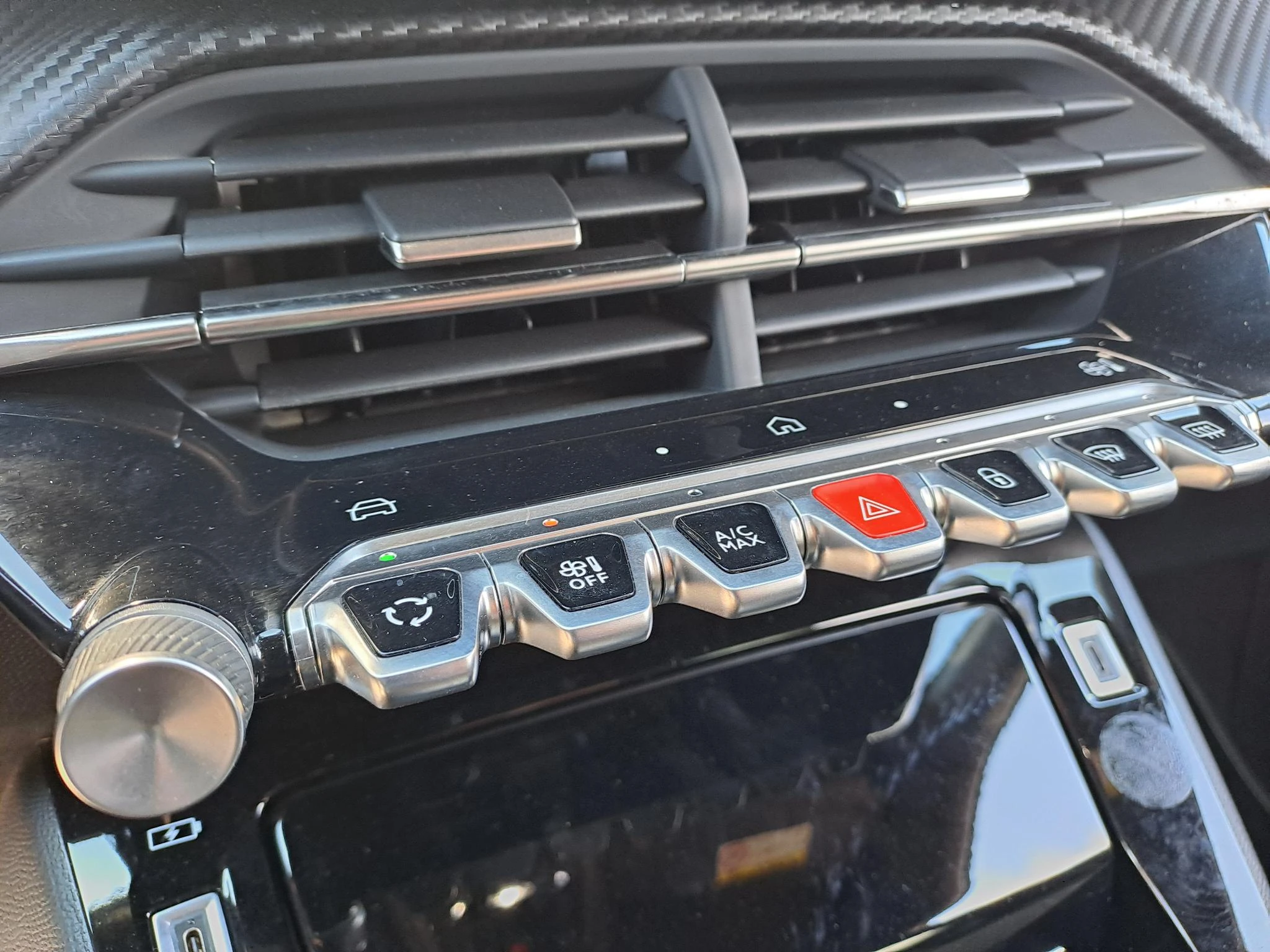 Peugeot-208-image-18