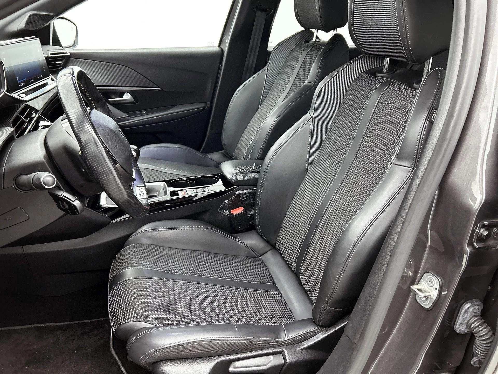 Peugeot-208-image-38