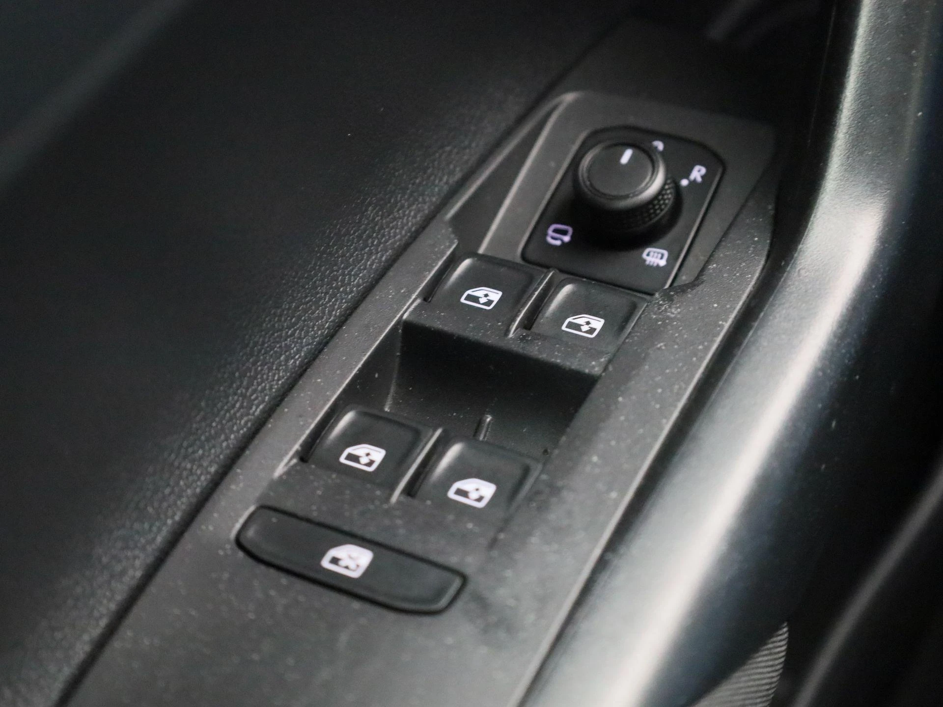 Volkswagen-Polo-image-28