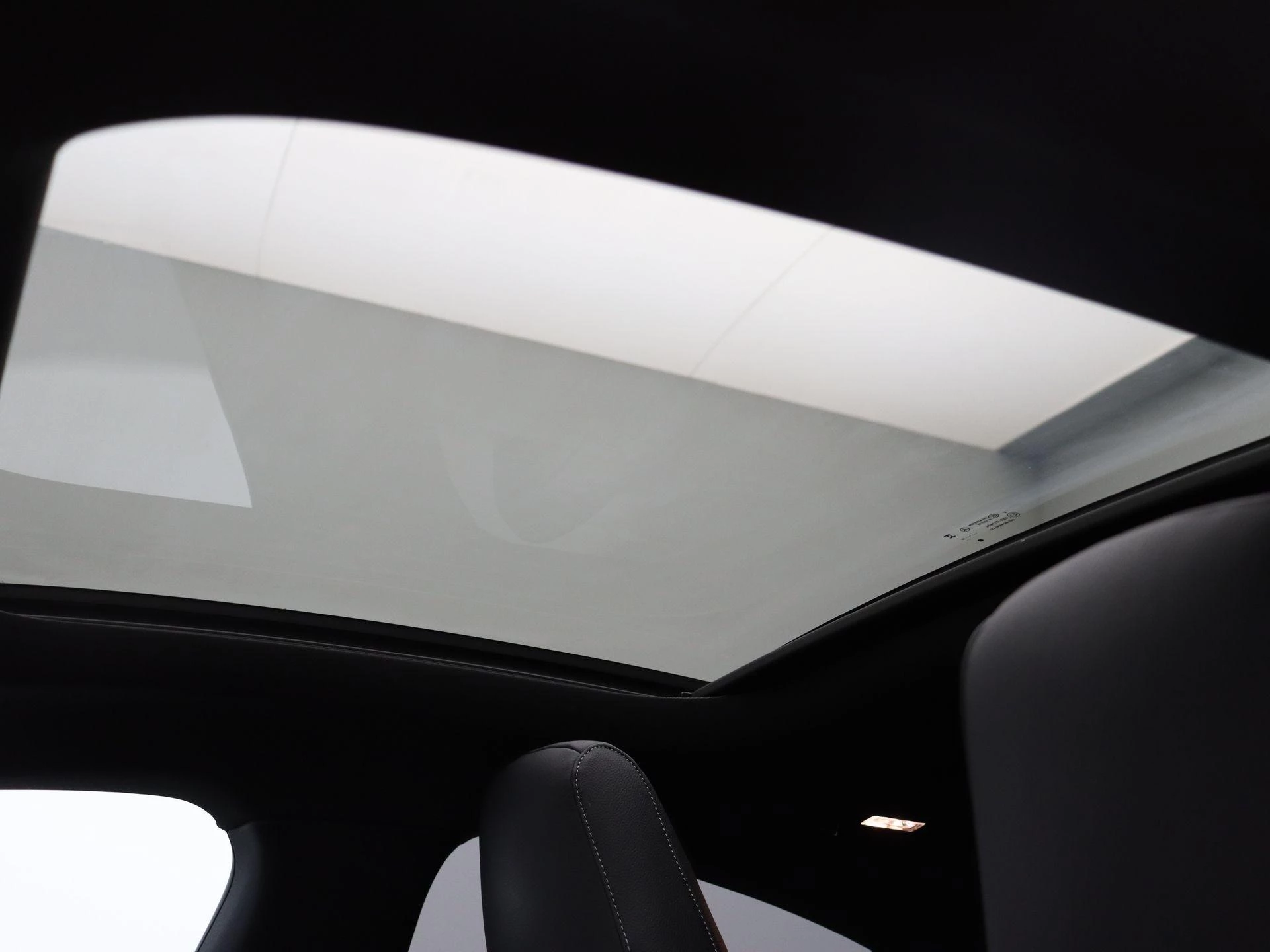 Mercedes-Benz CLA 250 e AMG Line + LEDER + CARPLAY + PANO DAK + HEAD UP + MULTIBEAM