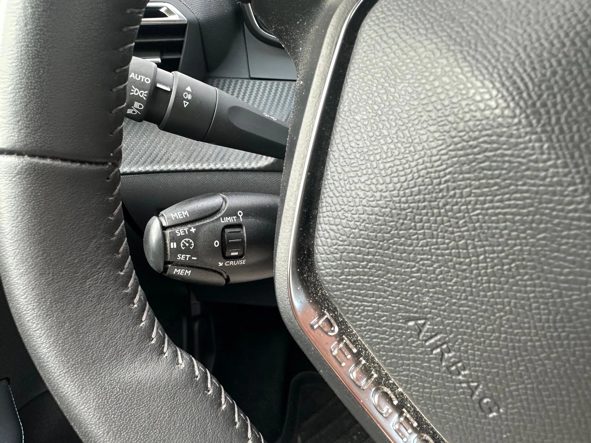 Peugeot-e-208-image-18