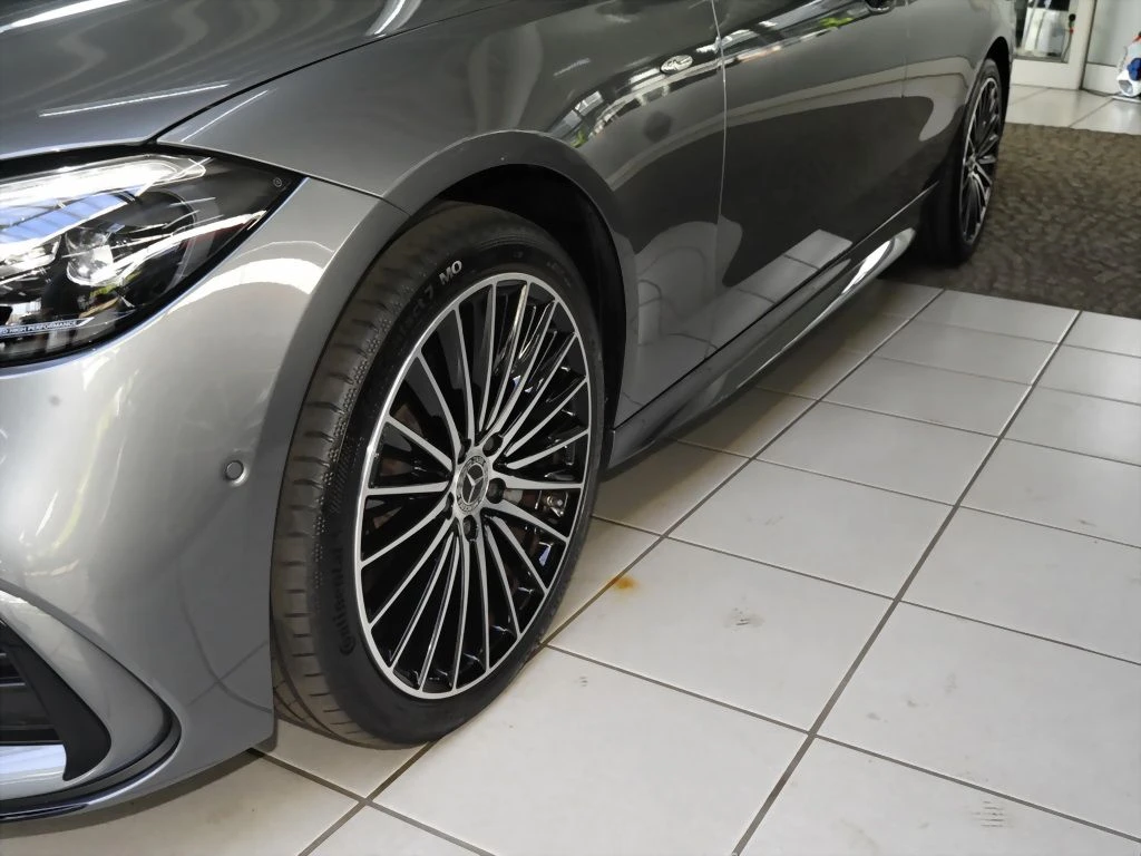 Mercedes-Benz-C-Klasse 300-image-6