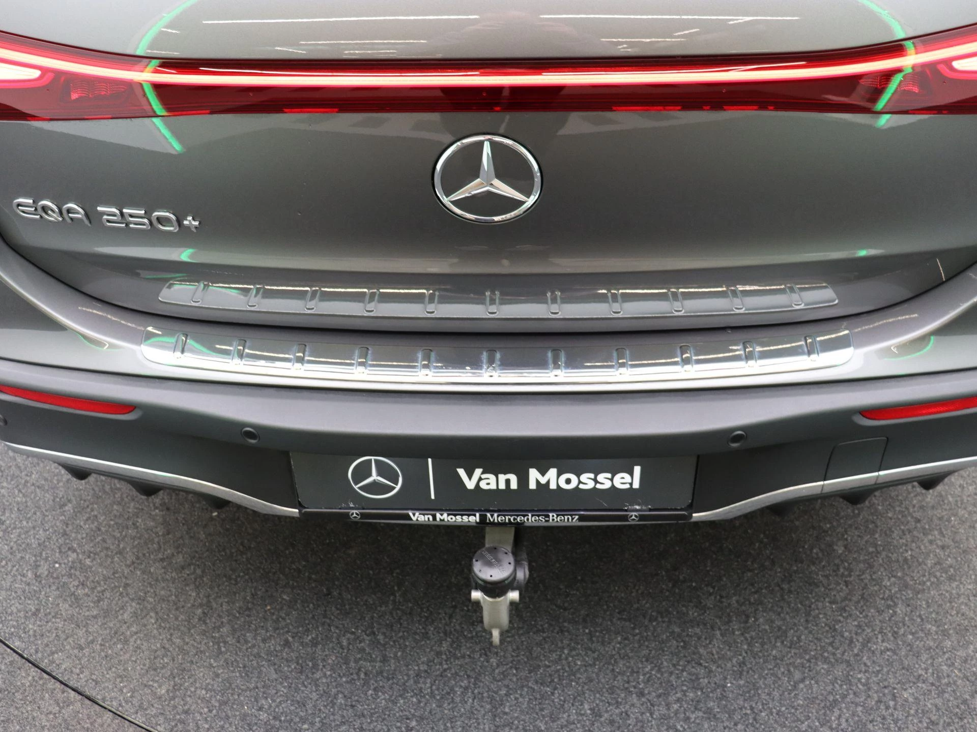 Mercedes-Benz EQA 250+ STAR EDITION + AMG + PANO DAK + BURMESTER + TREKHAAK + HEAD UP