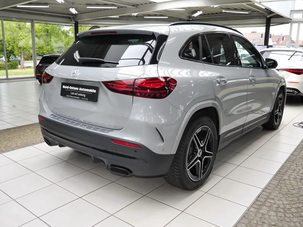 Mercedes-Benz-GLA 200 d-image-5