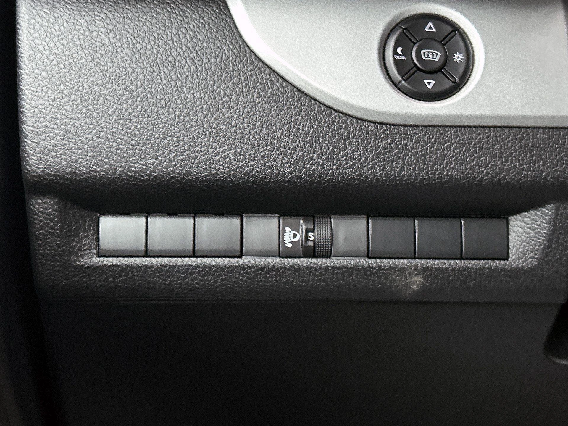 Opel-Vivaro-image-21