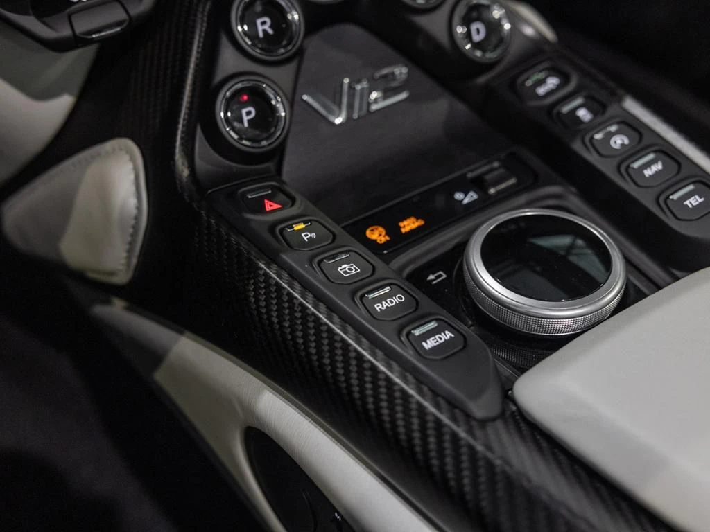 Aston Martin-V12 Vantage-image-29