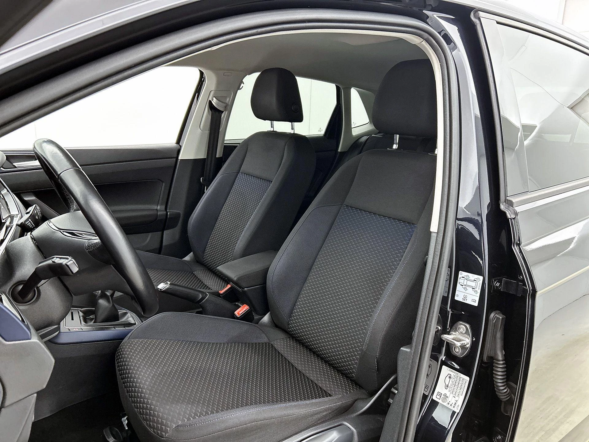 Volkswagen-Polo-image-32