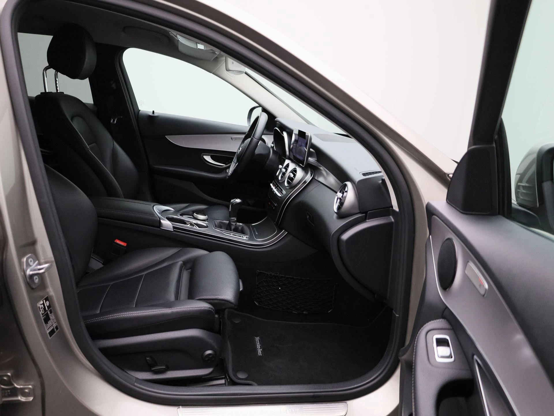 Mercedes-Benz-C-Klasse-image-35