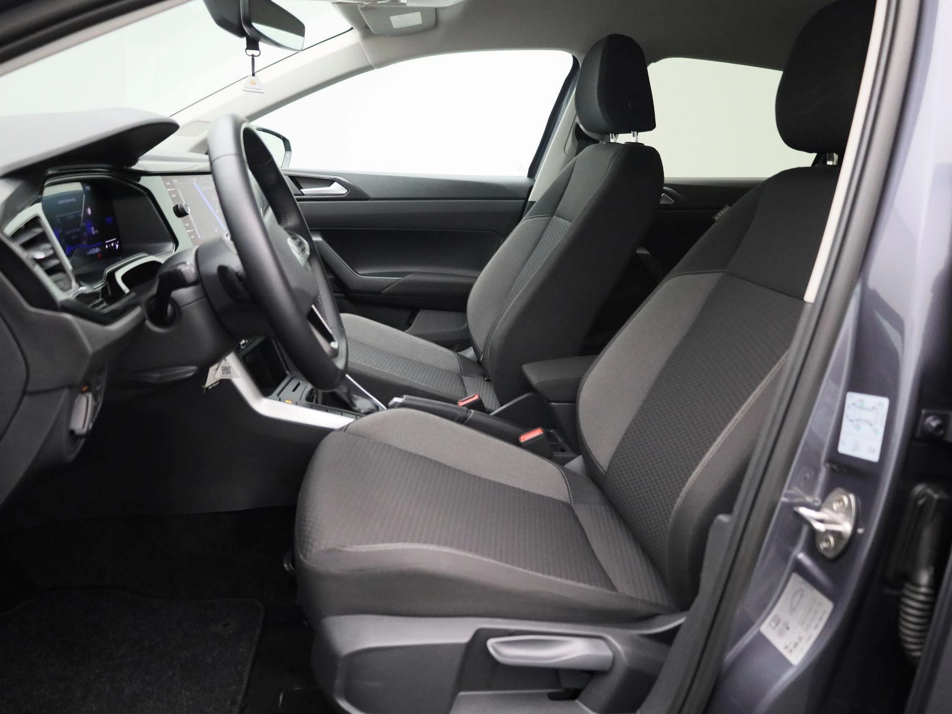 Volkswagen-Polo-image-7