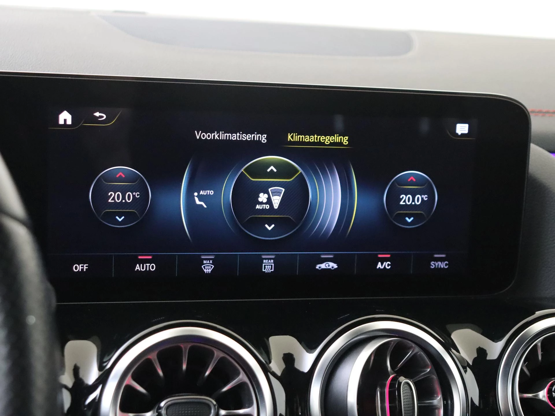 Mercedes-Benz-EQA-image-20