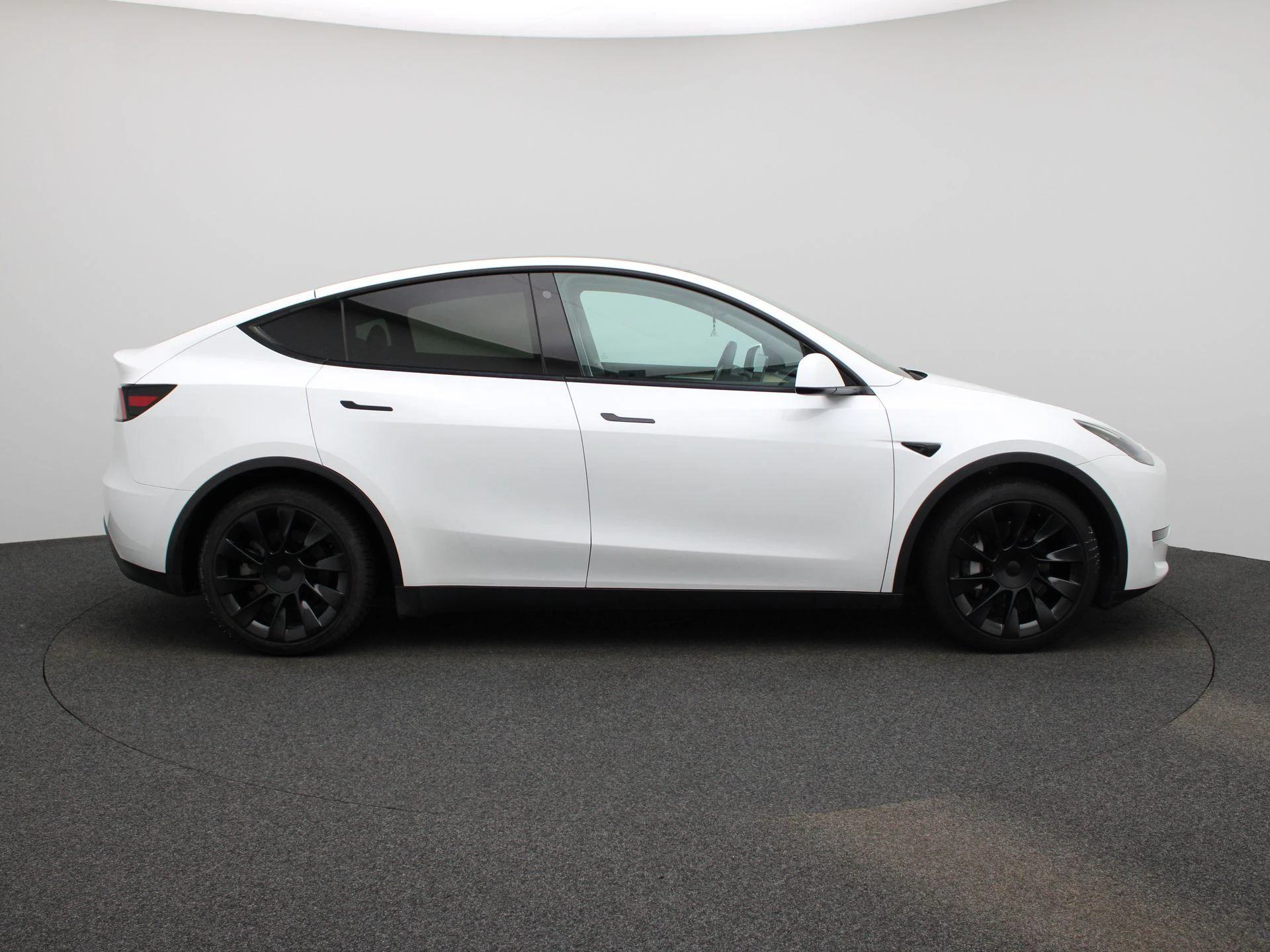 Tesla-Model Y-image-5