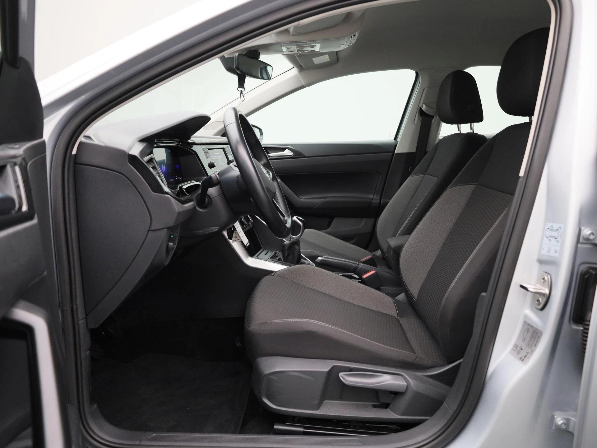 Volkswagen-Polo-image-10