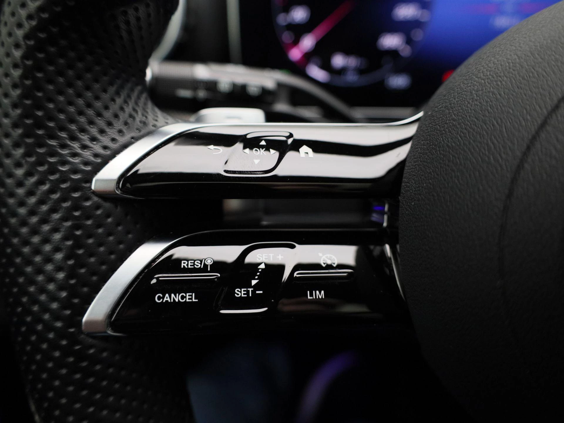 Mercedes-Benz-C-Klasse-image-18