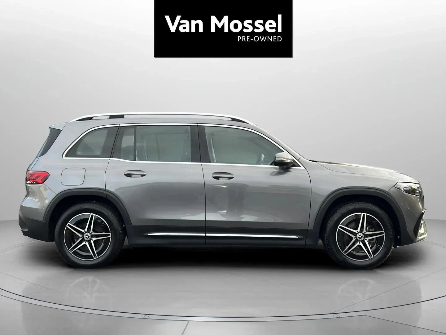 Mercedes-Benz-EQB-image-3