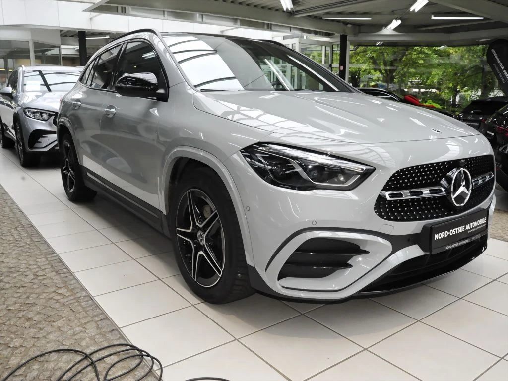Mercedes-Benz-GLA 200 d-image-4