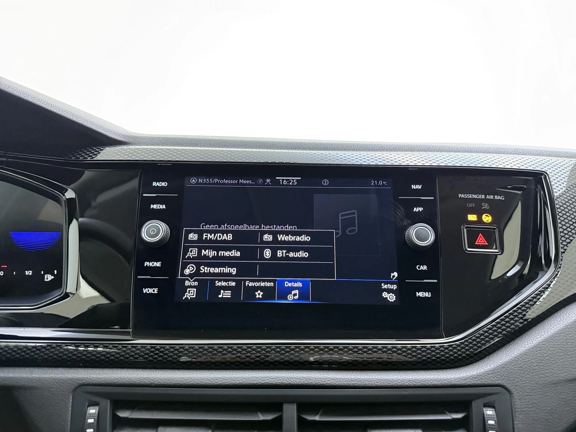 Volkswagen-Polo-image-22