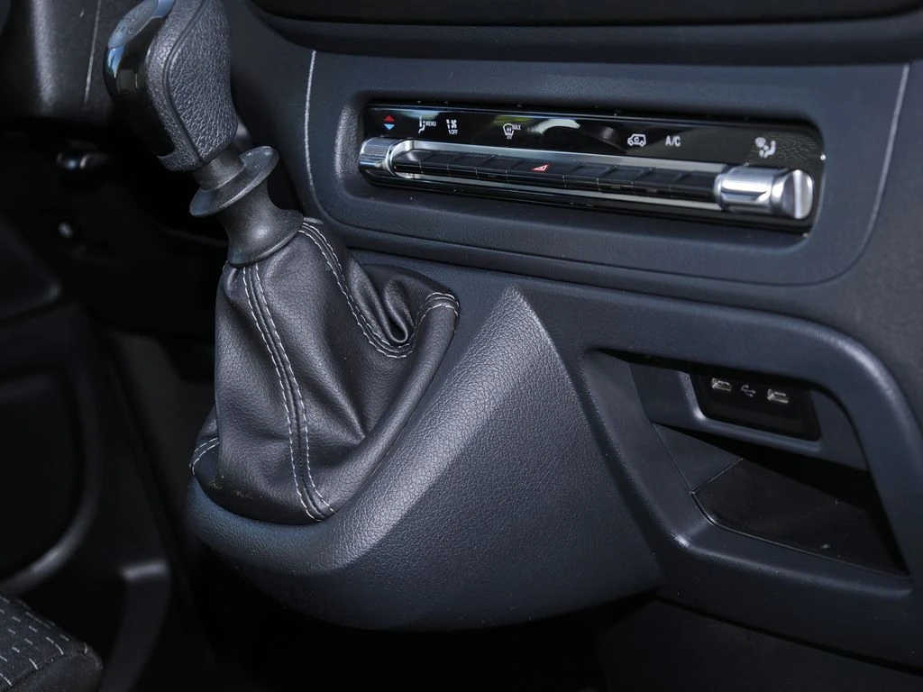 Mercedes-Benz-Vito 116-image-11