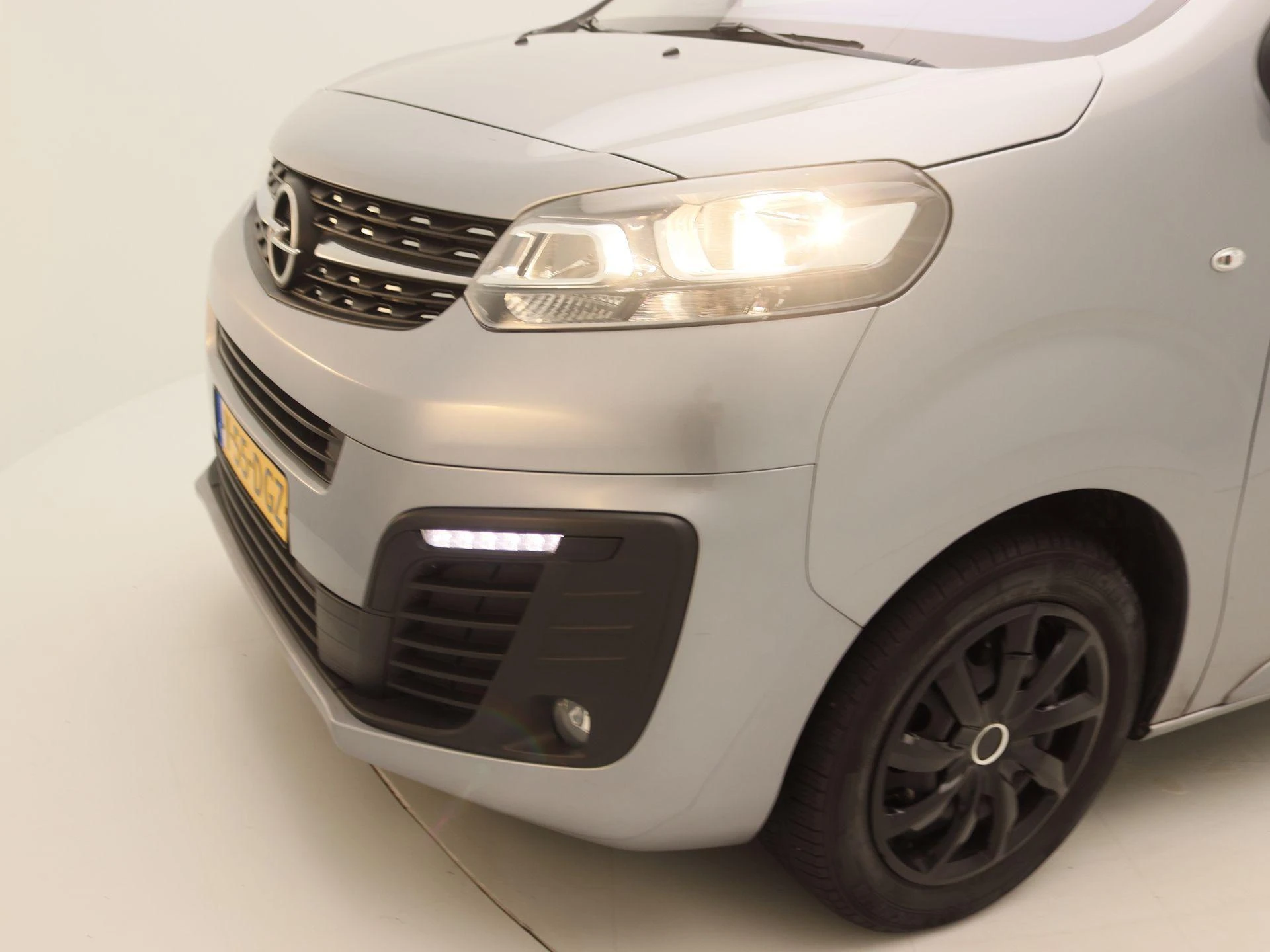Opel-Vivaro-image-12