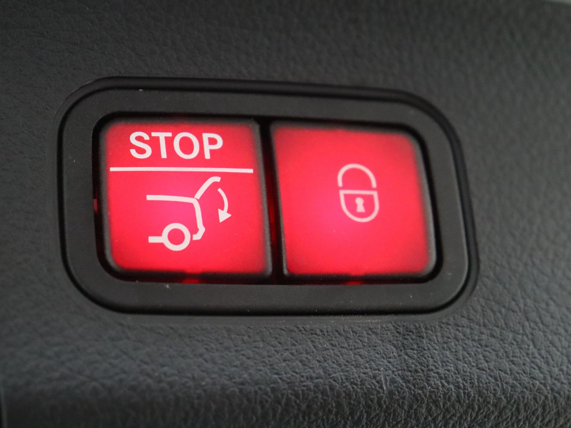 Mercedes-Benz-EQA-image-31