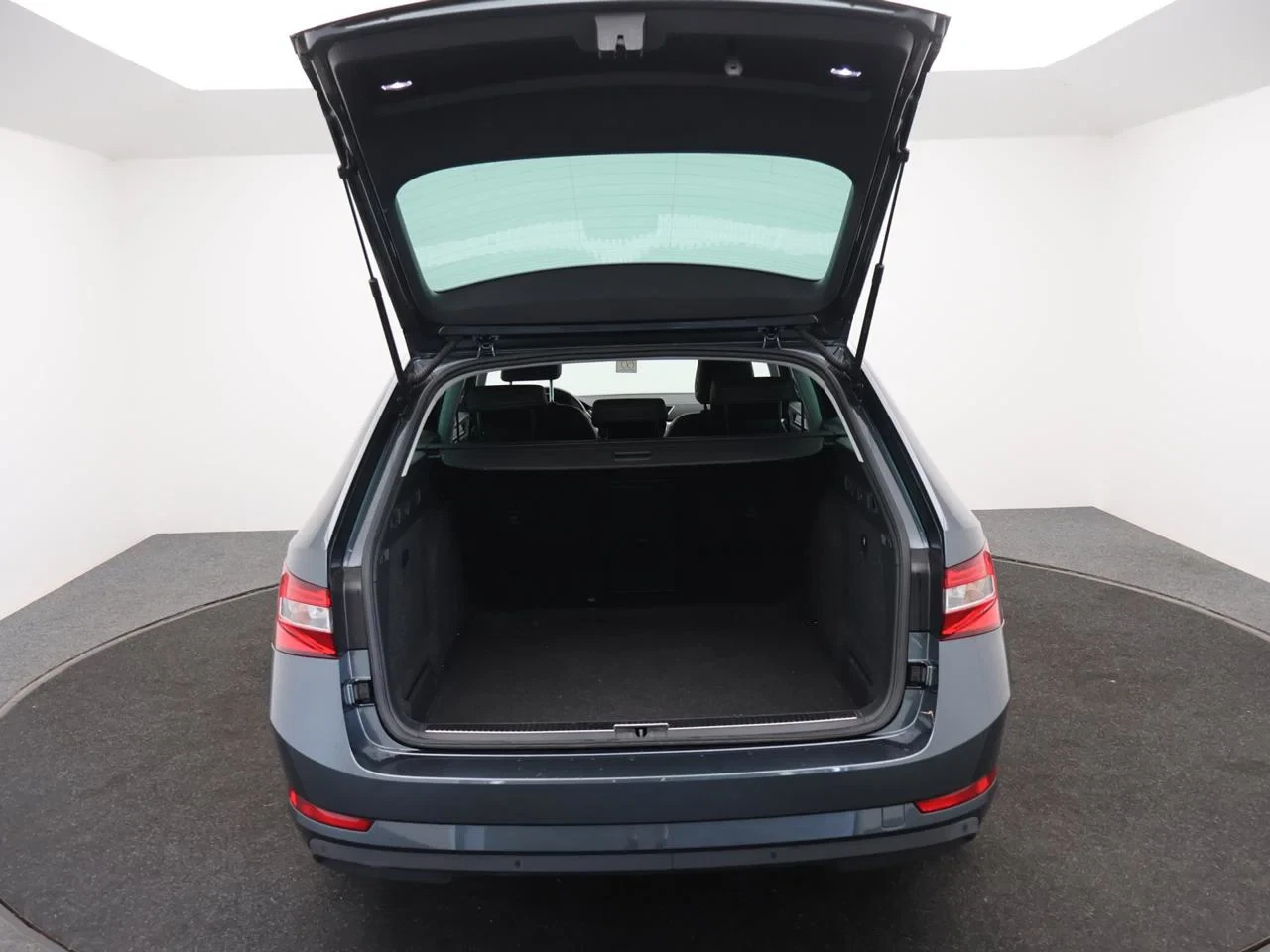 Škoda Superb Combi 1.5TSI 150PK ACT *AUTOMAAT*NAVI*CRUISE*LED*PDC*APP CONNECT*BLTH*ZETELVERWARMING*