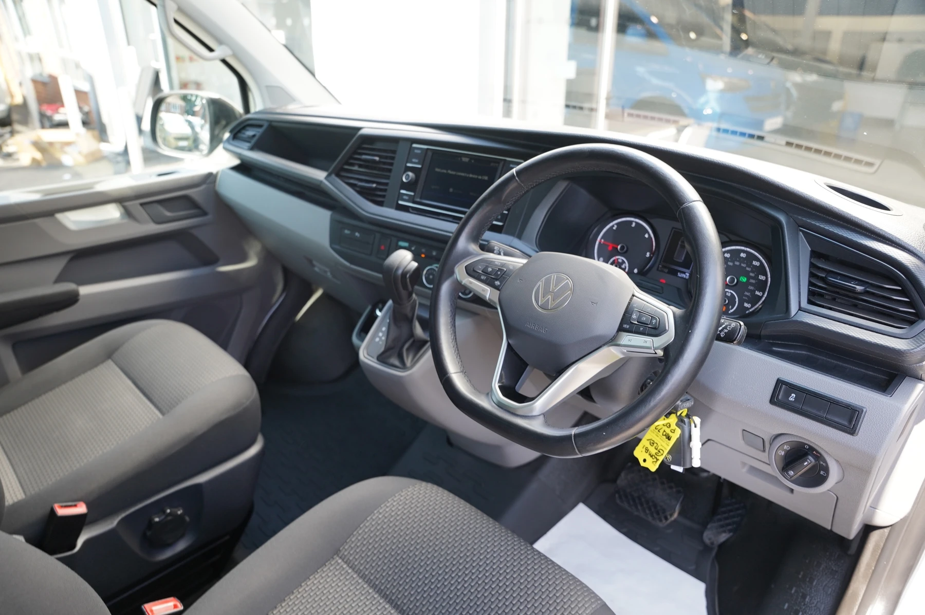 Volkswagen-Transporter-image-5