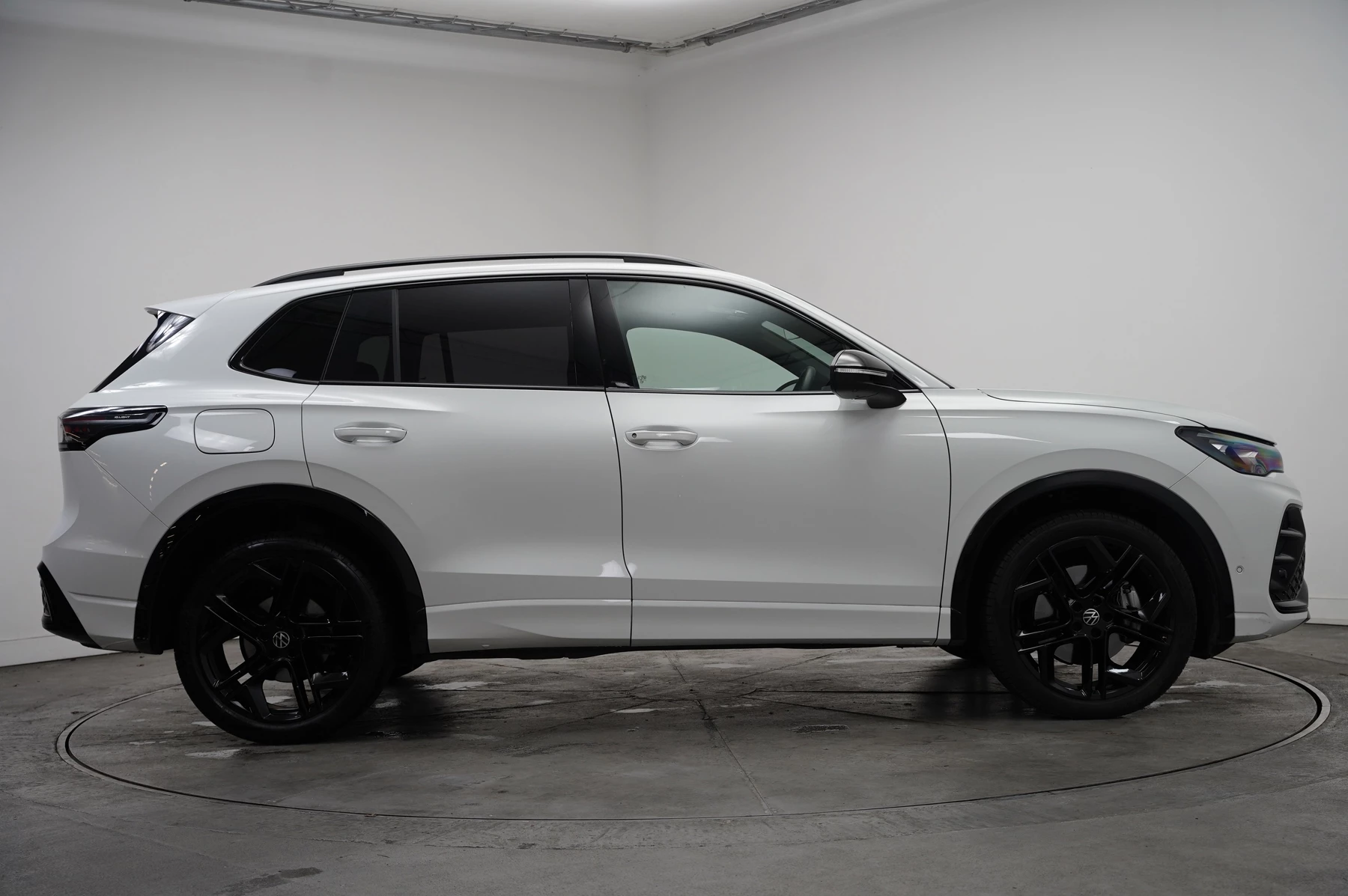 Volkswagen-Tiguan-image-3
