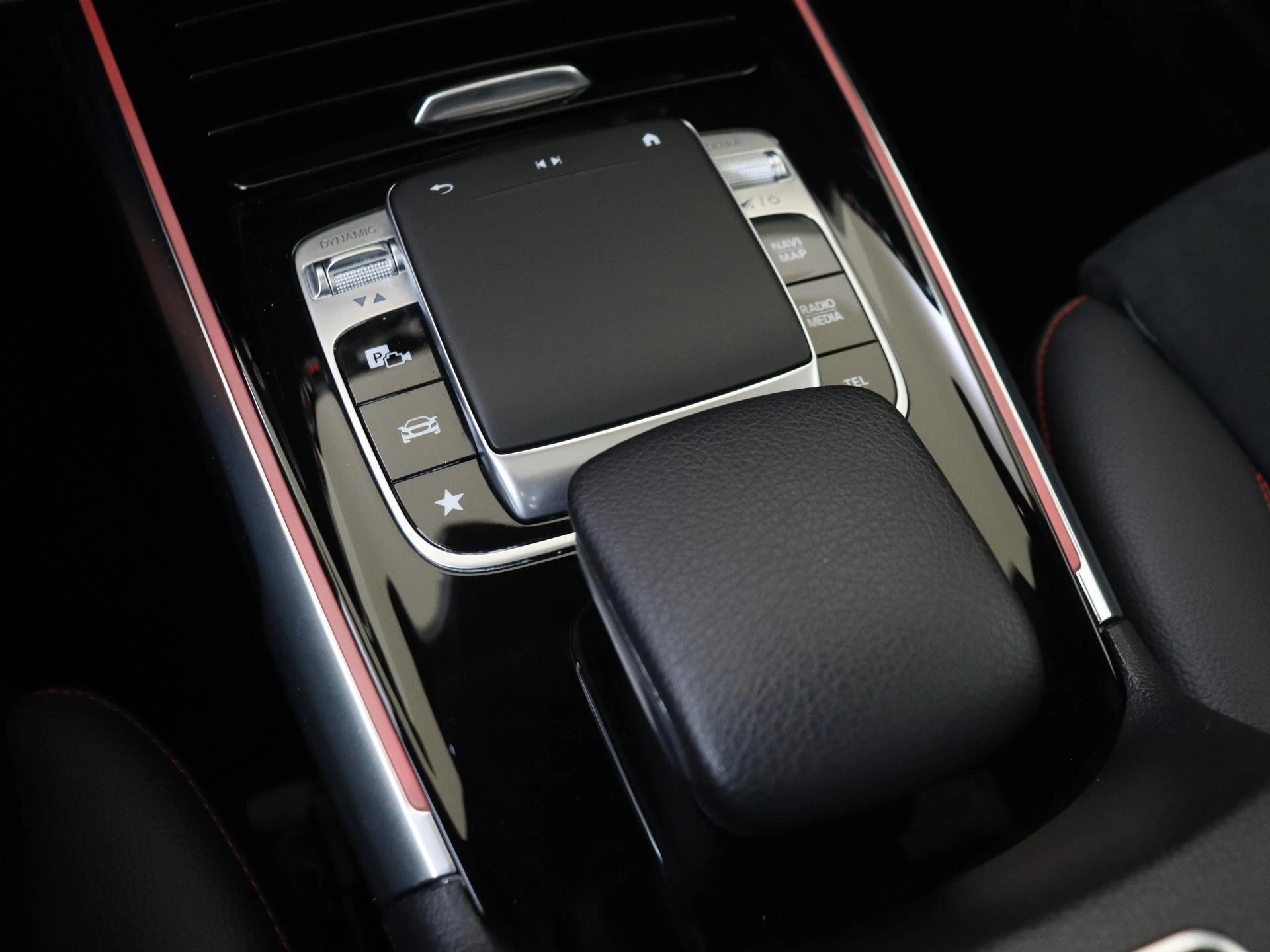 Mercedes-Benz-GLB-image-23