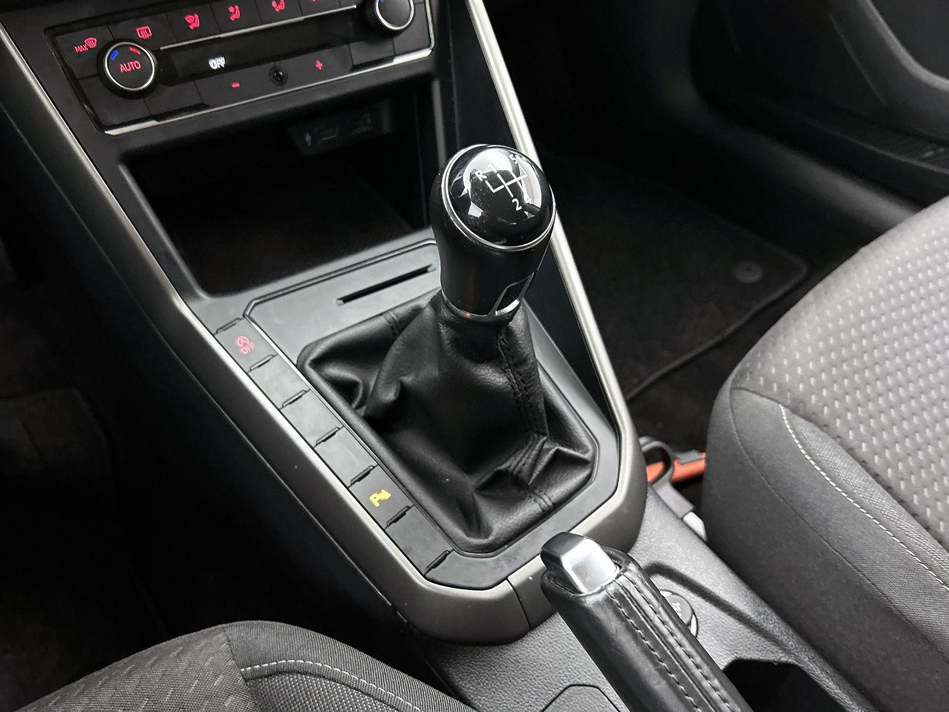 Volkswagen-Polo-image-22