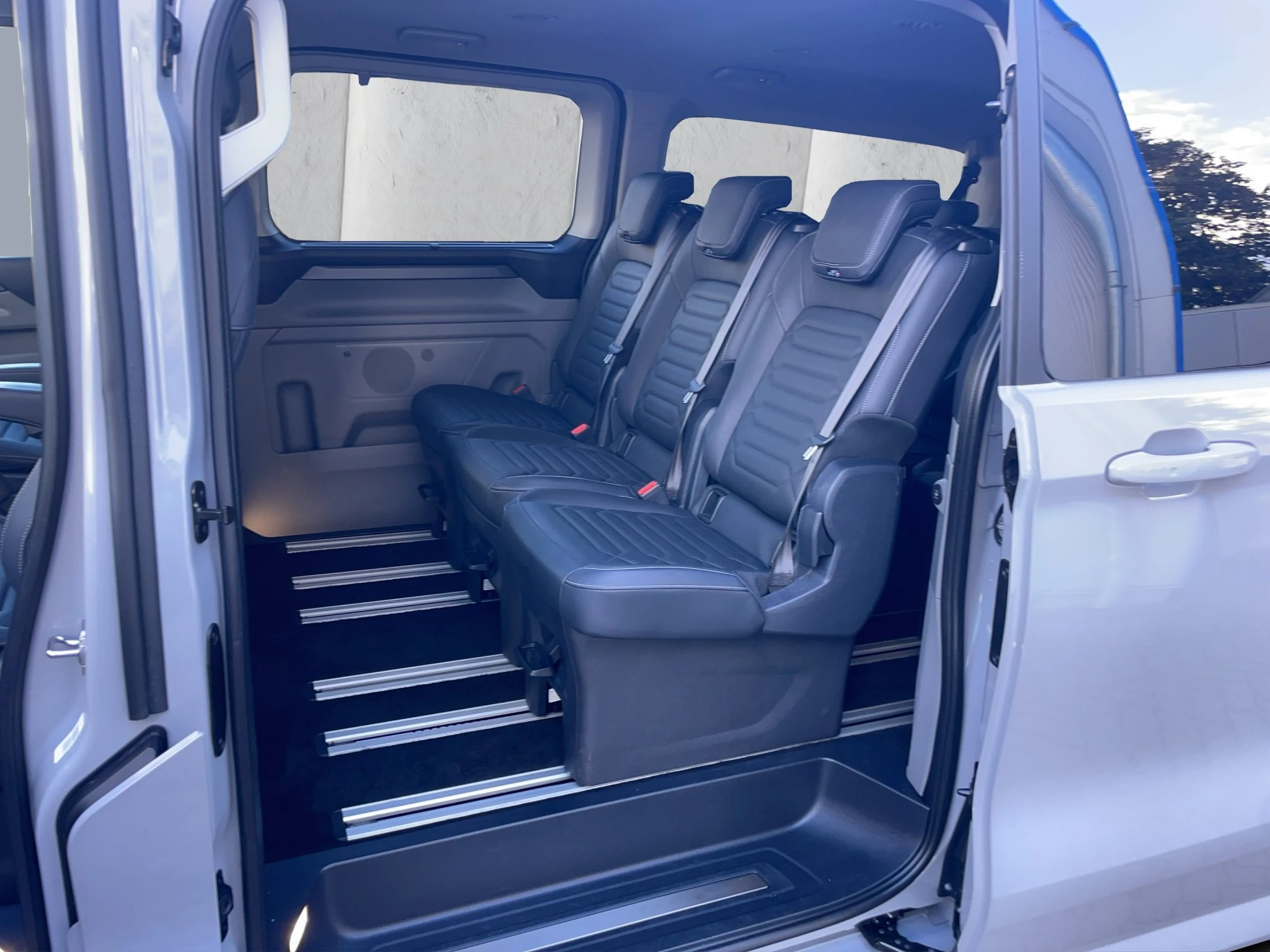Ford-Tourneo Custom-image-10