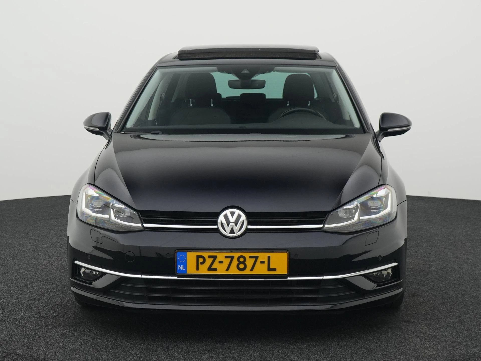 Volkswagen-Golf-image-2
