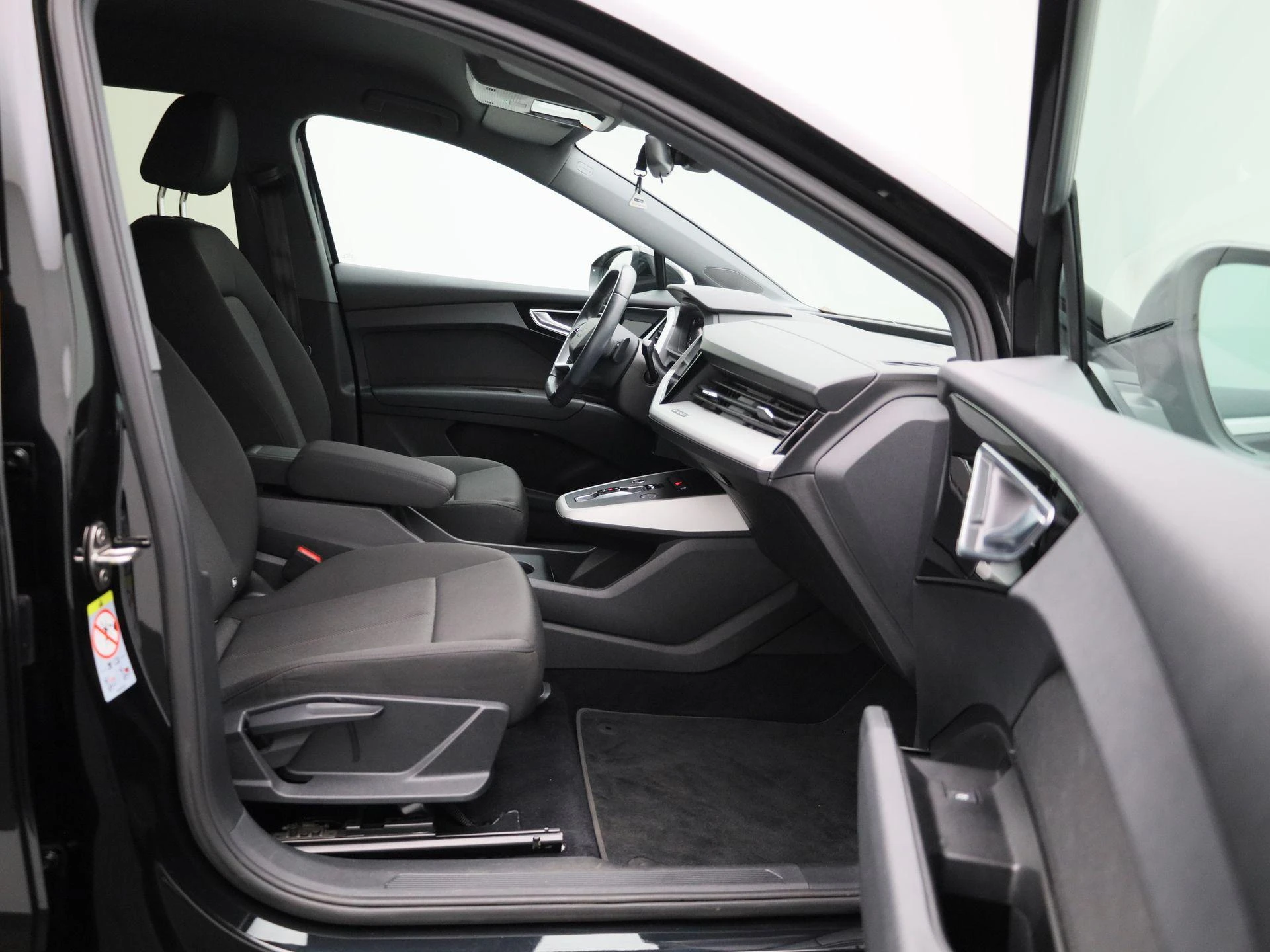 Audi-Q4 e-tron-image-32