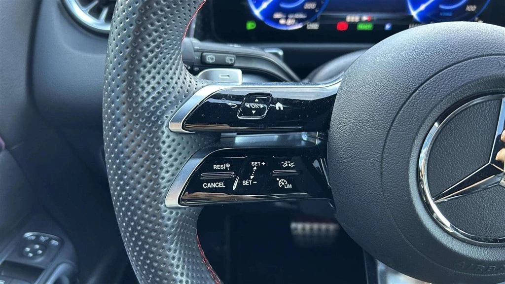 Mercedes-Benz-EQB-image-10