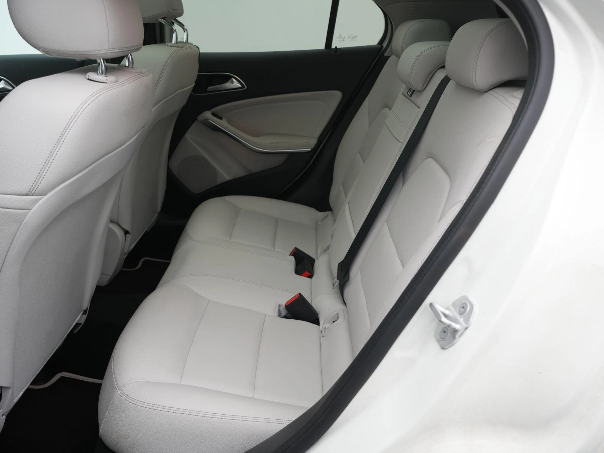 Mercedes-Benz-GLA-image-9