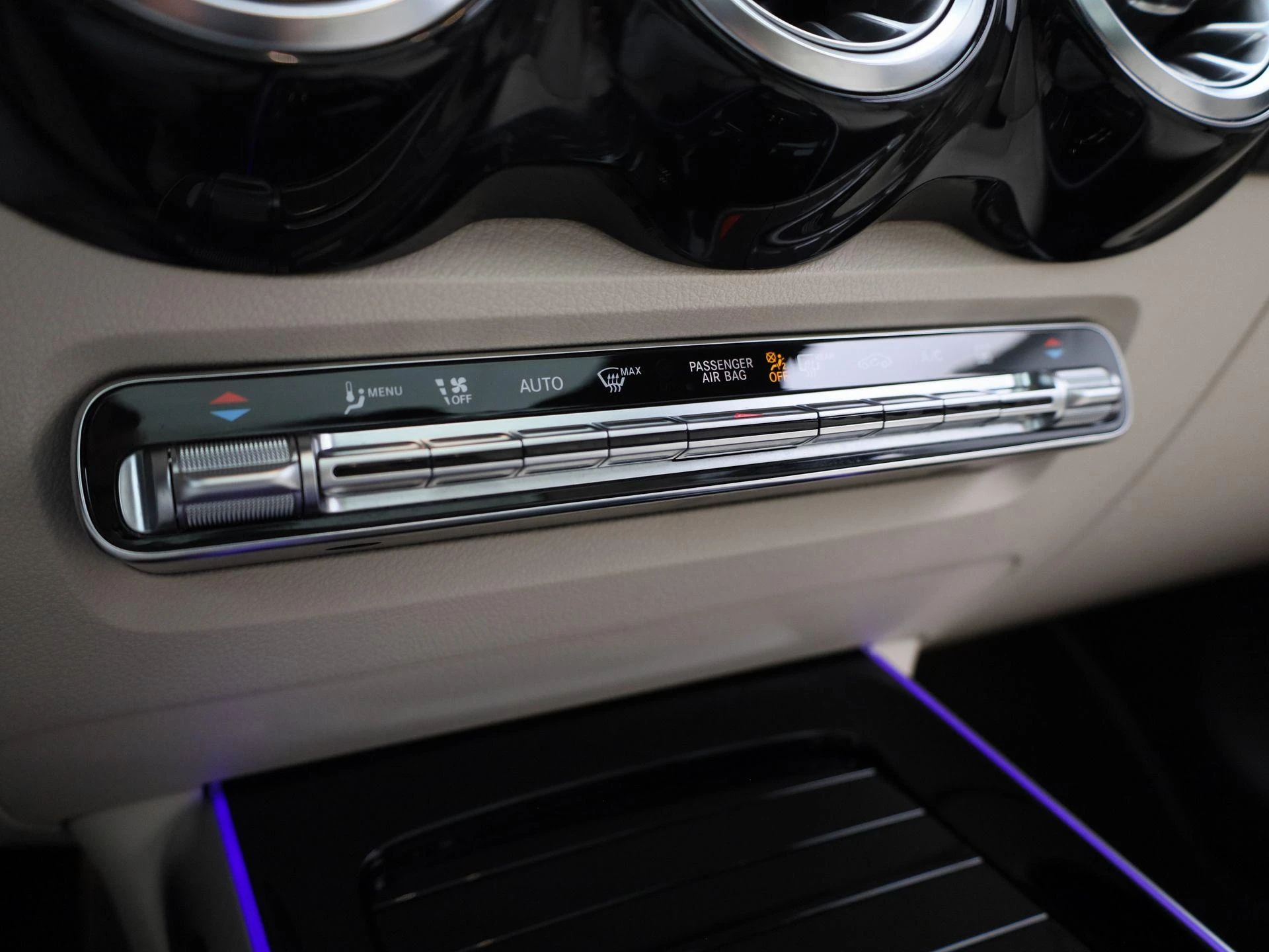 Mercedes-Benz-EQB-image-30