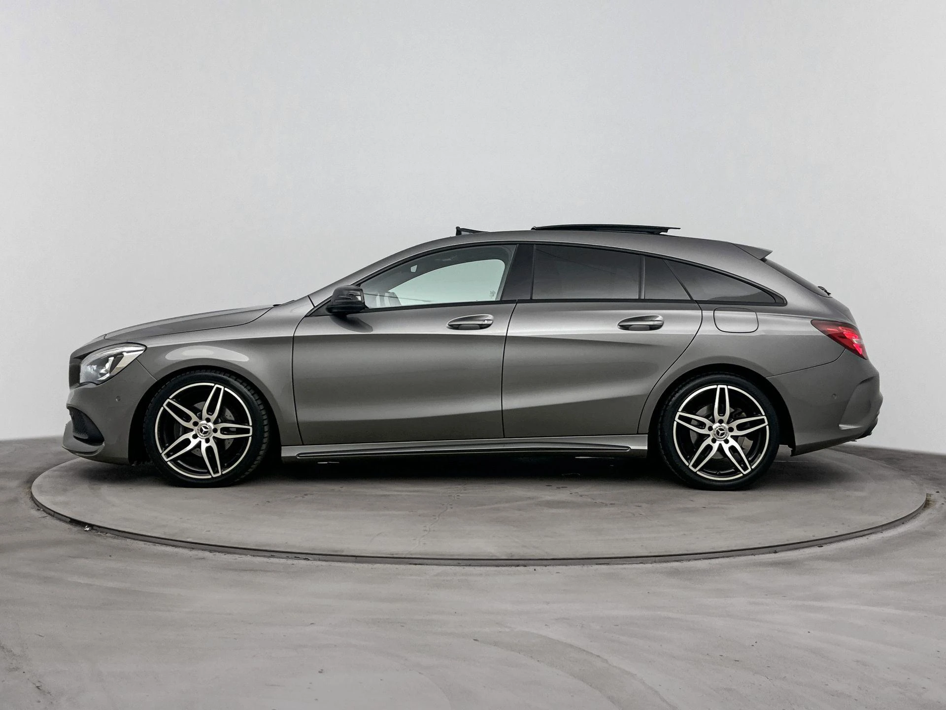 Mercedes-Benz-CLA-image-1