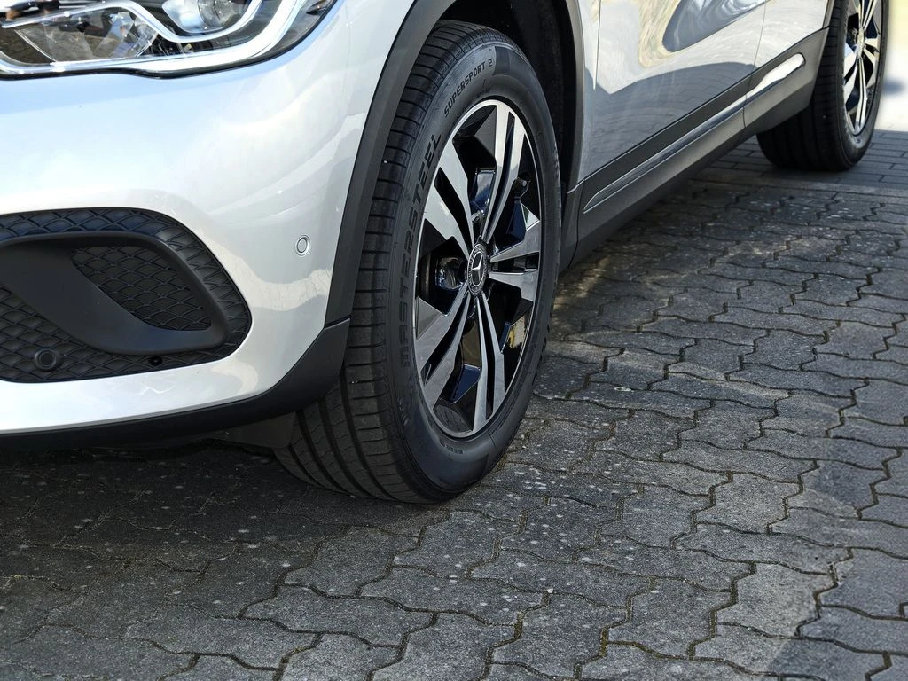 Mercedes-Benz-GLA 180-image-5