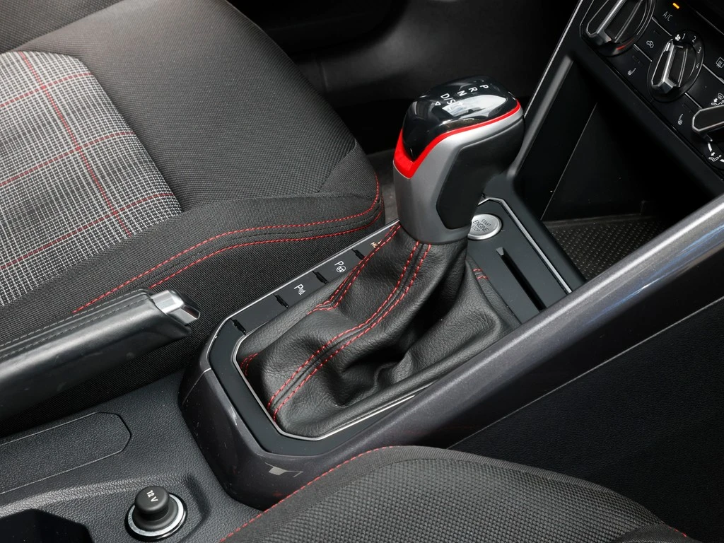 Volkswagen-Polo-image-8