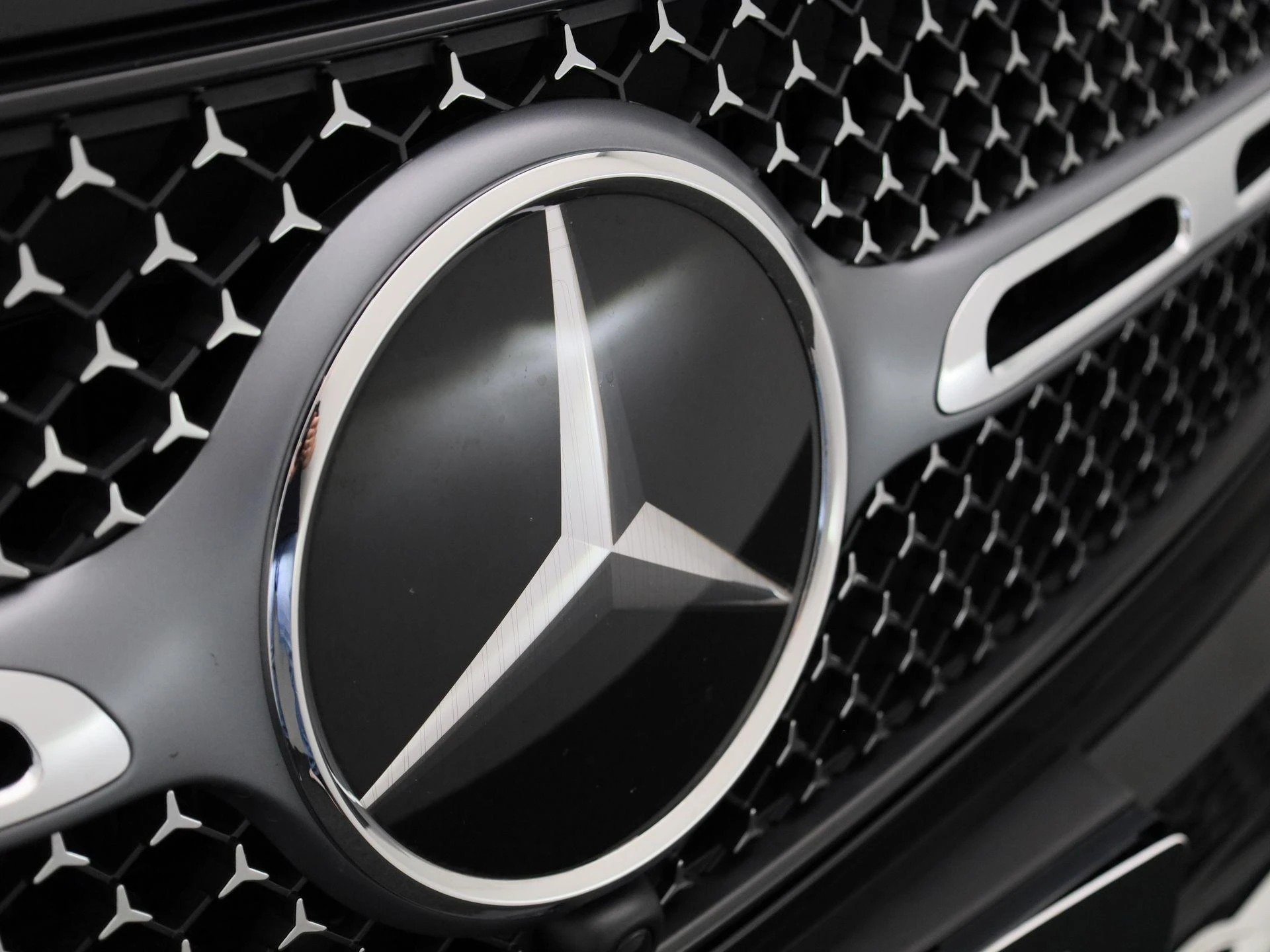 Mercedes-Benz-GLC-image-40