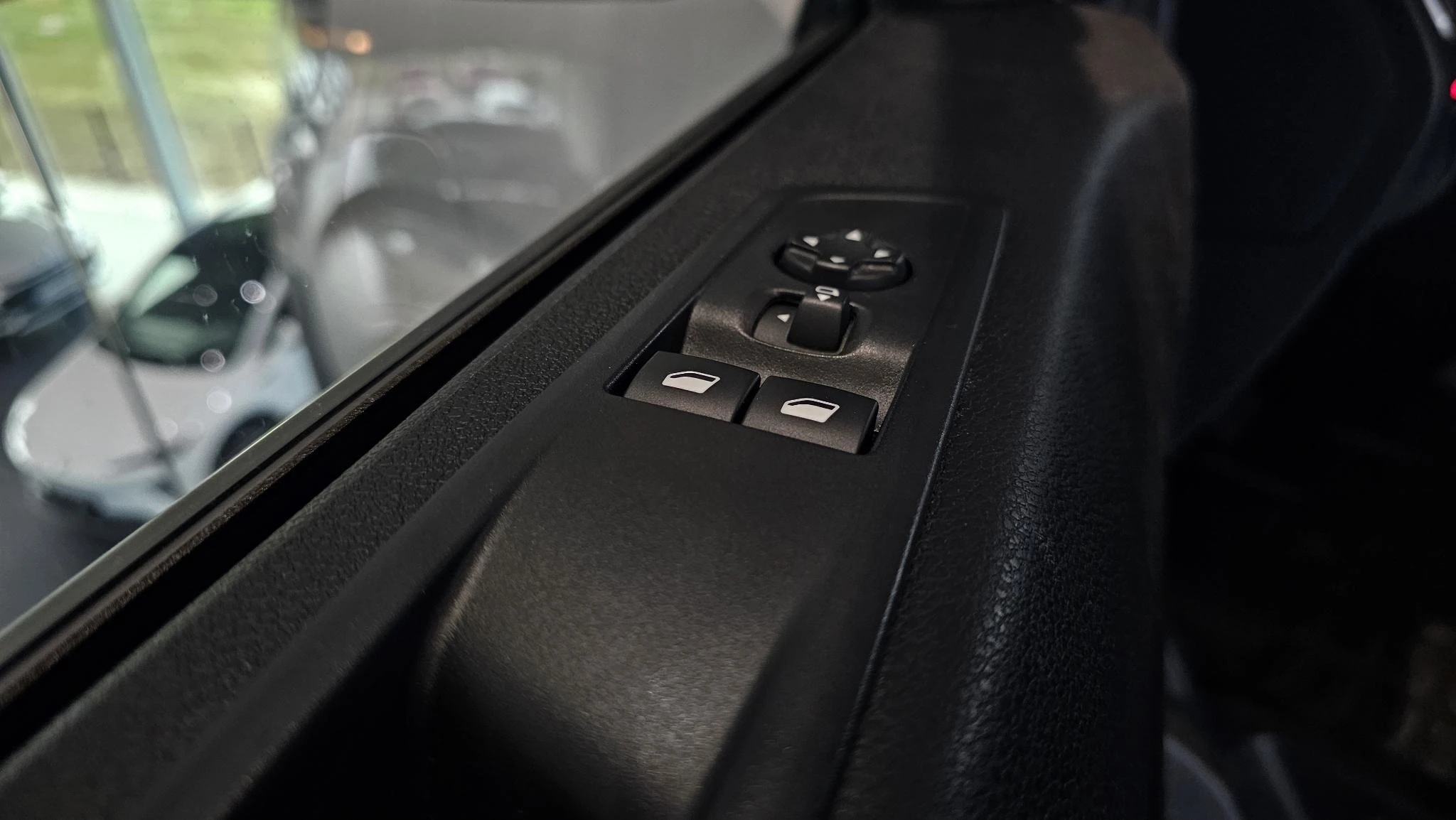 Peugeot-e-Expert-image-16