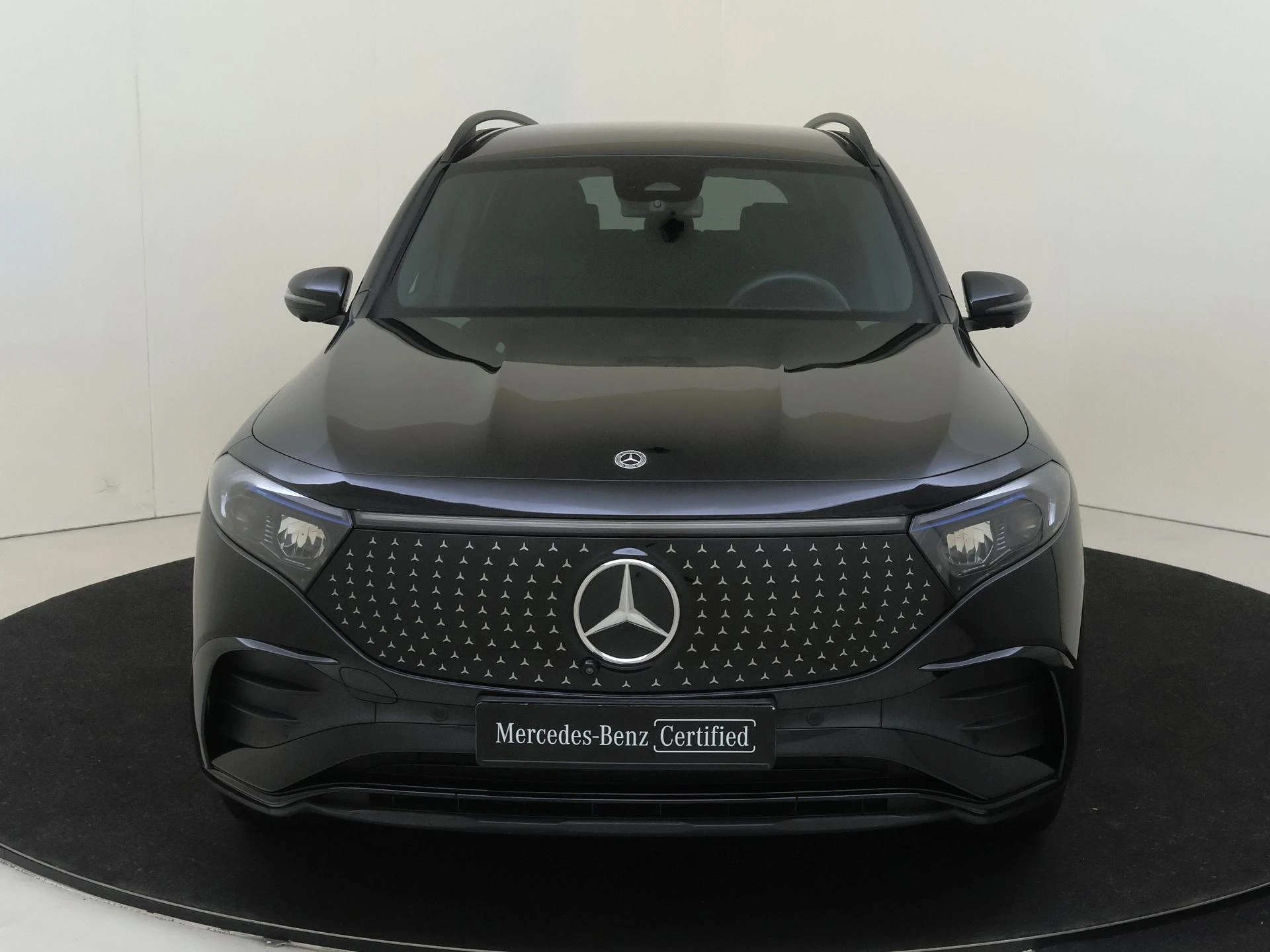 Mercedes-Benz-EQB-image-5