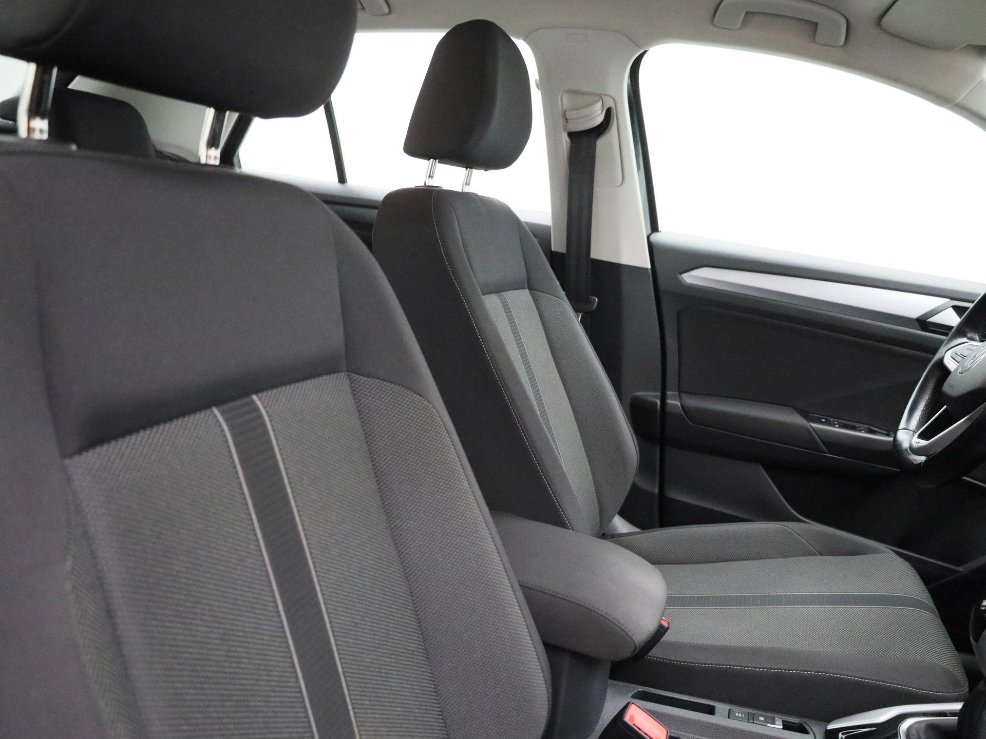 Volkswagen-T-Roc-image-28