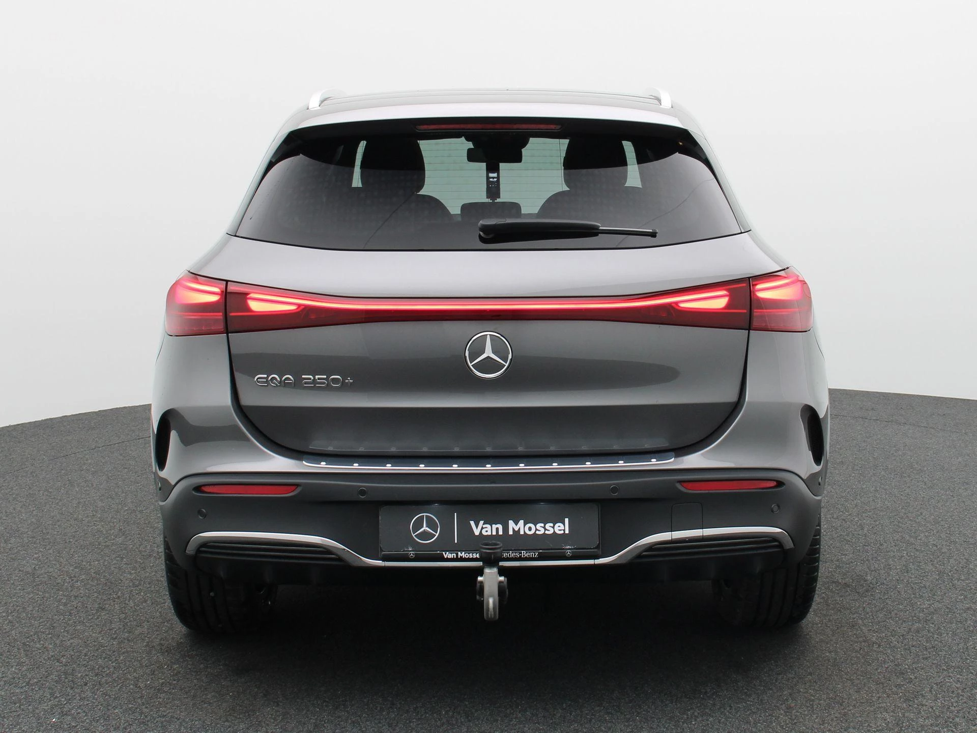 Mercedes-Benz EQA 250+ Star Edition + AMG + PANO DAK + BURMESTER + TREKHAAK + HEAD UP