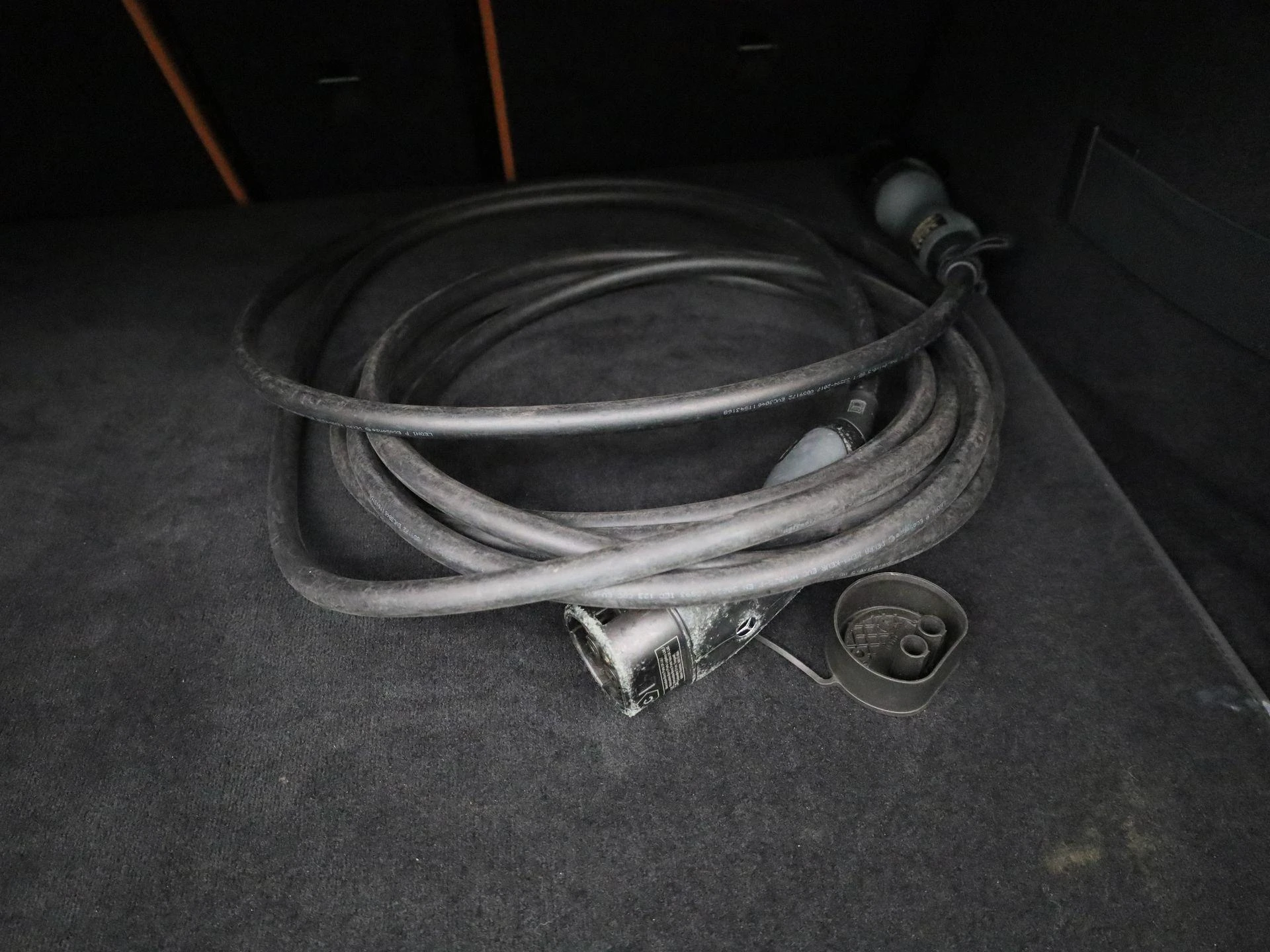 Mercedes-Benz-C-Klasse-image-13