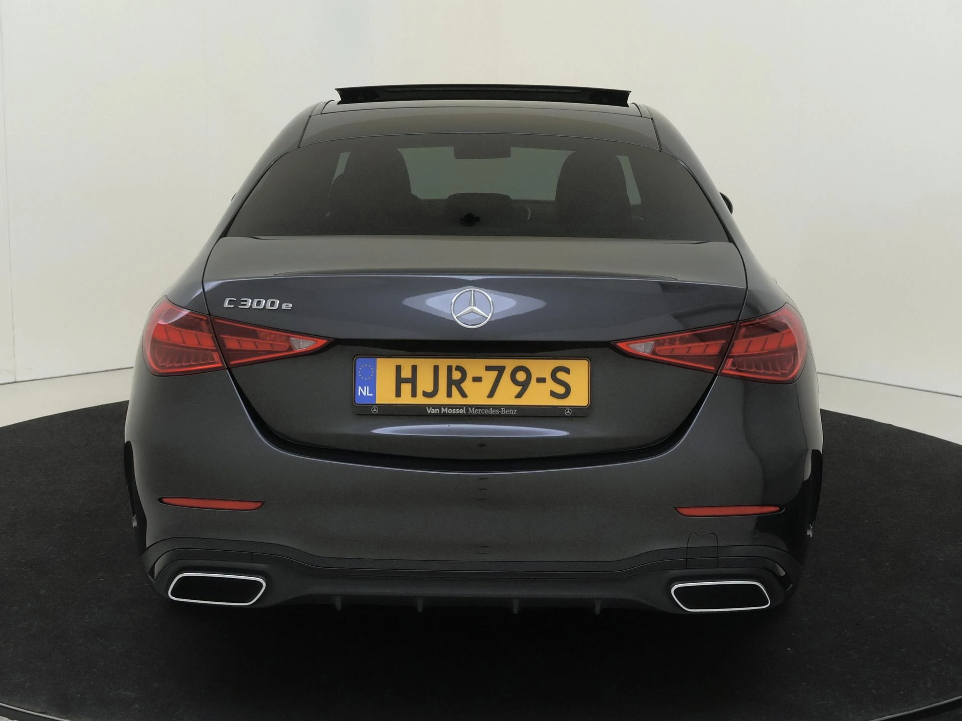 Mercedes-Benz-C-Klasse-image-6