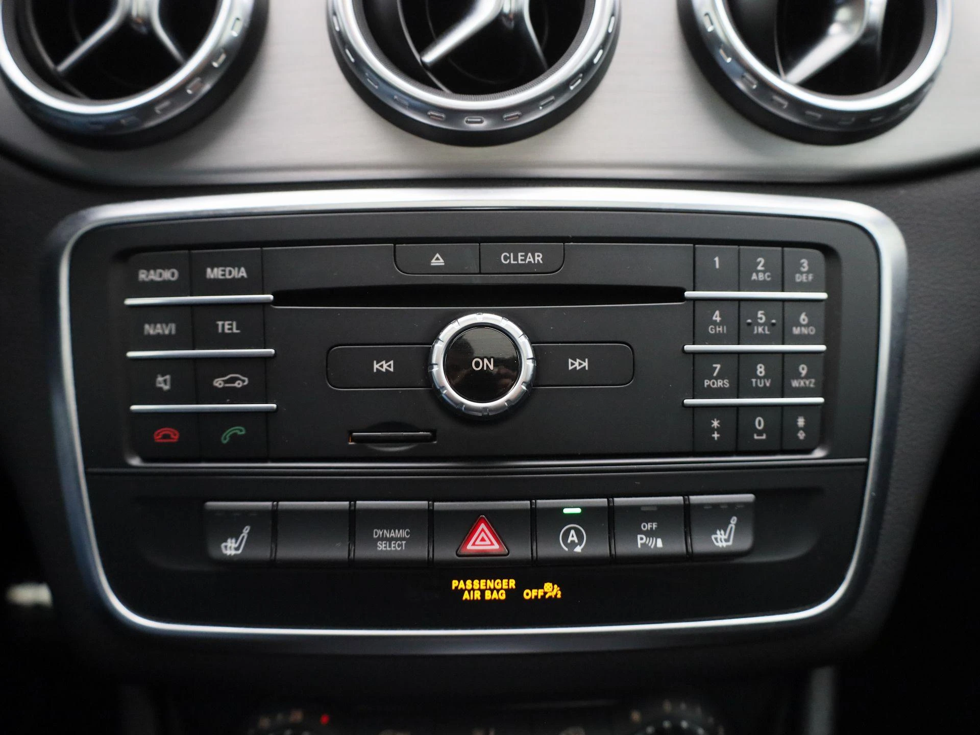 Mercedes-Benz-GLA-image-17