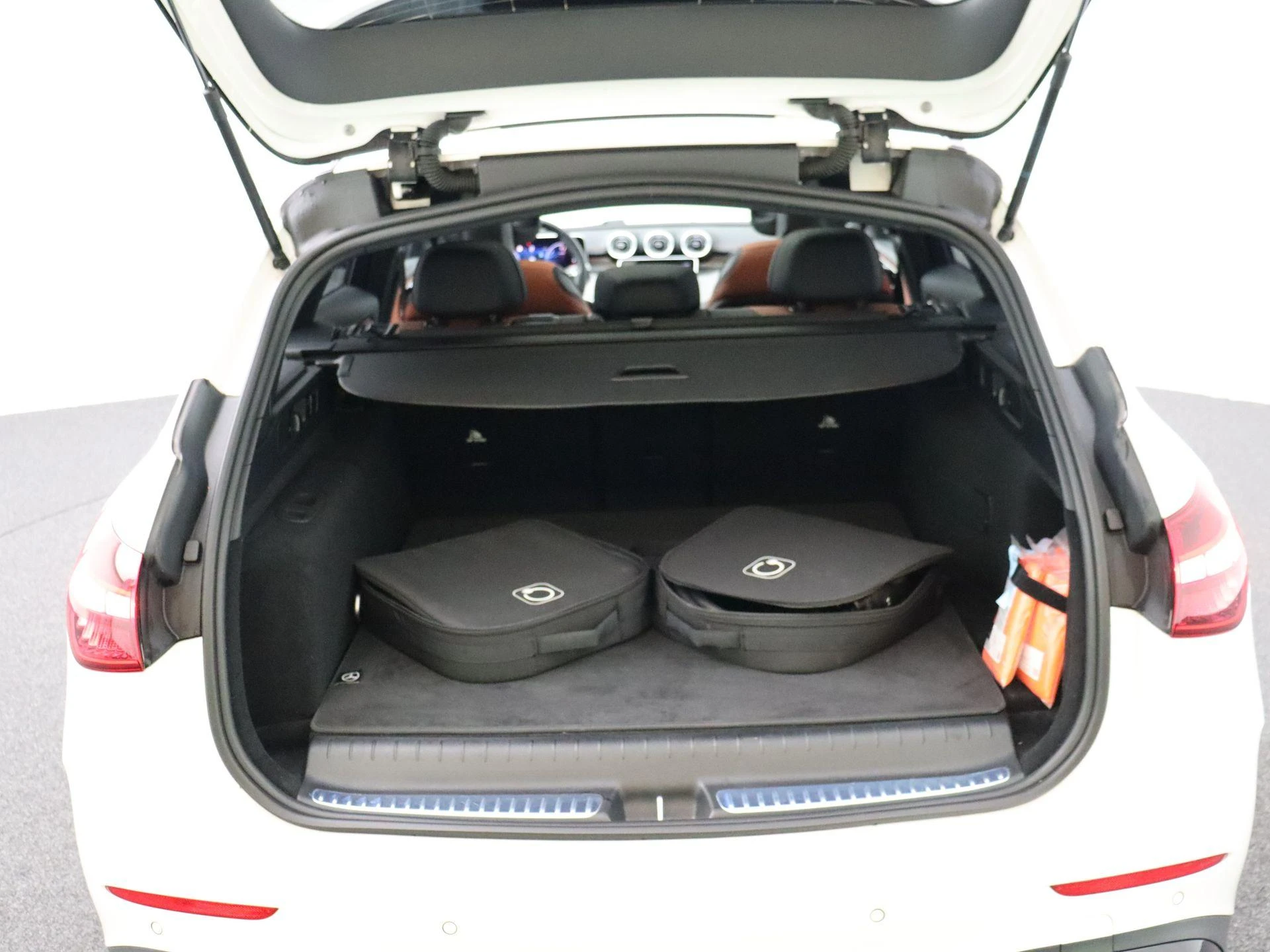 Mercedes-Benz-C-Klasse-image-30