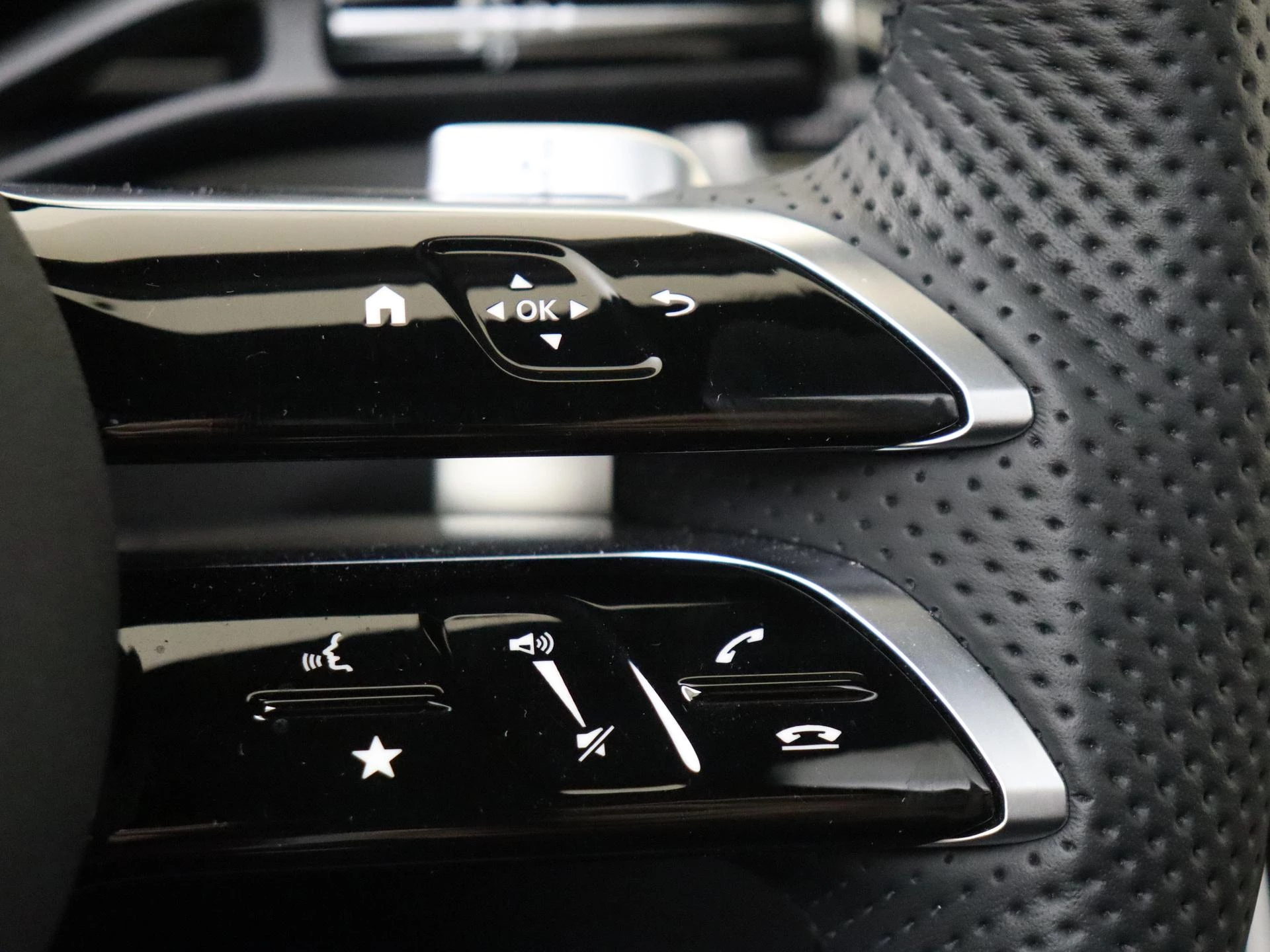 Mercedes-Benz-GLC-image-13