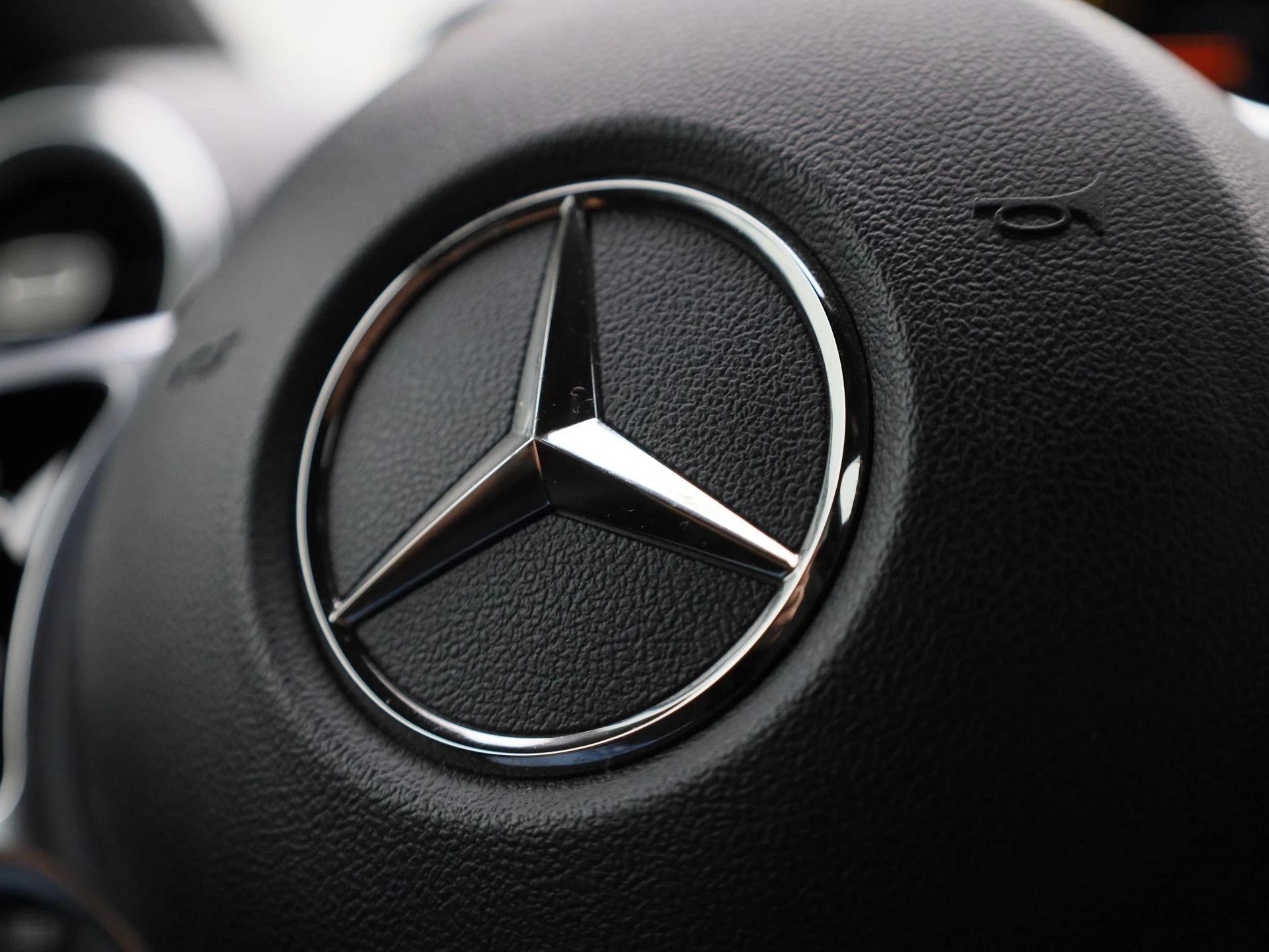 Mercedes-Benz-CLA-image-29