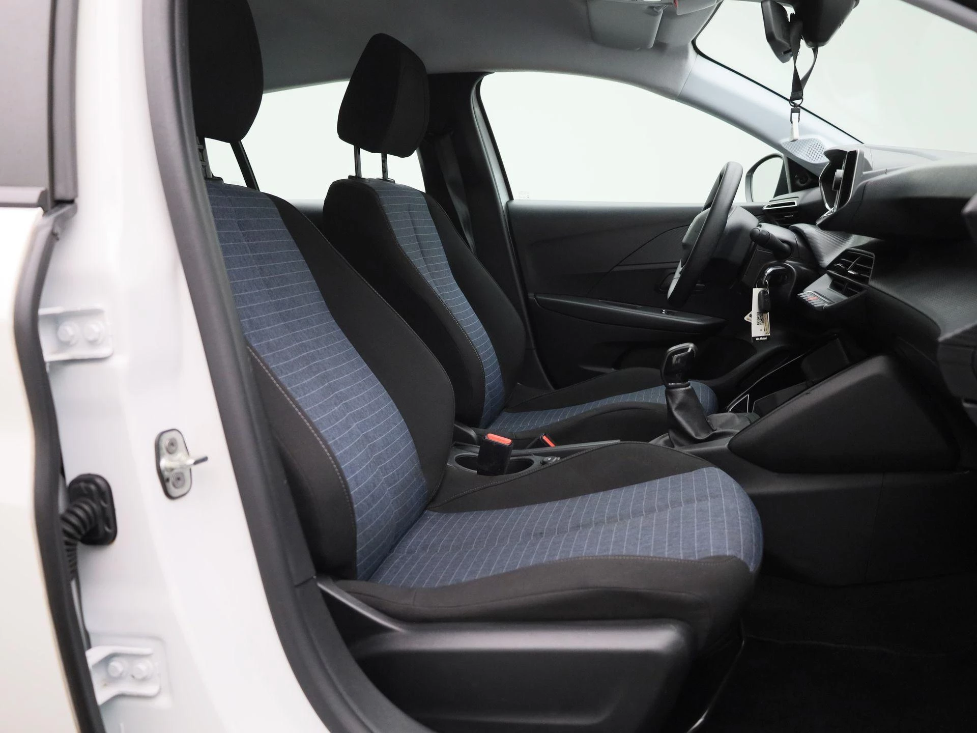 Peugeot-208-image-25