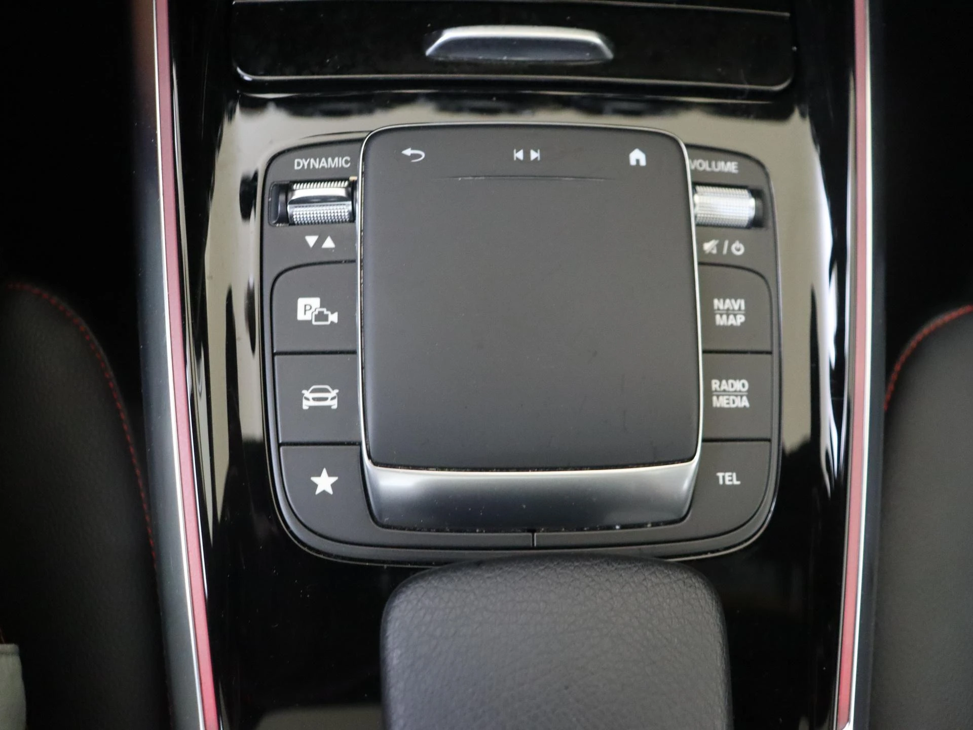 Mercedes-Benz-GLA-image-20